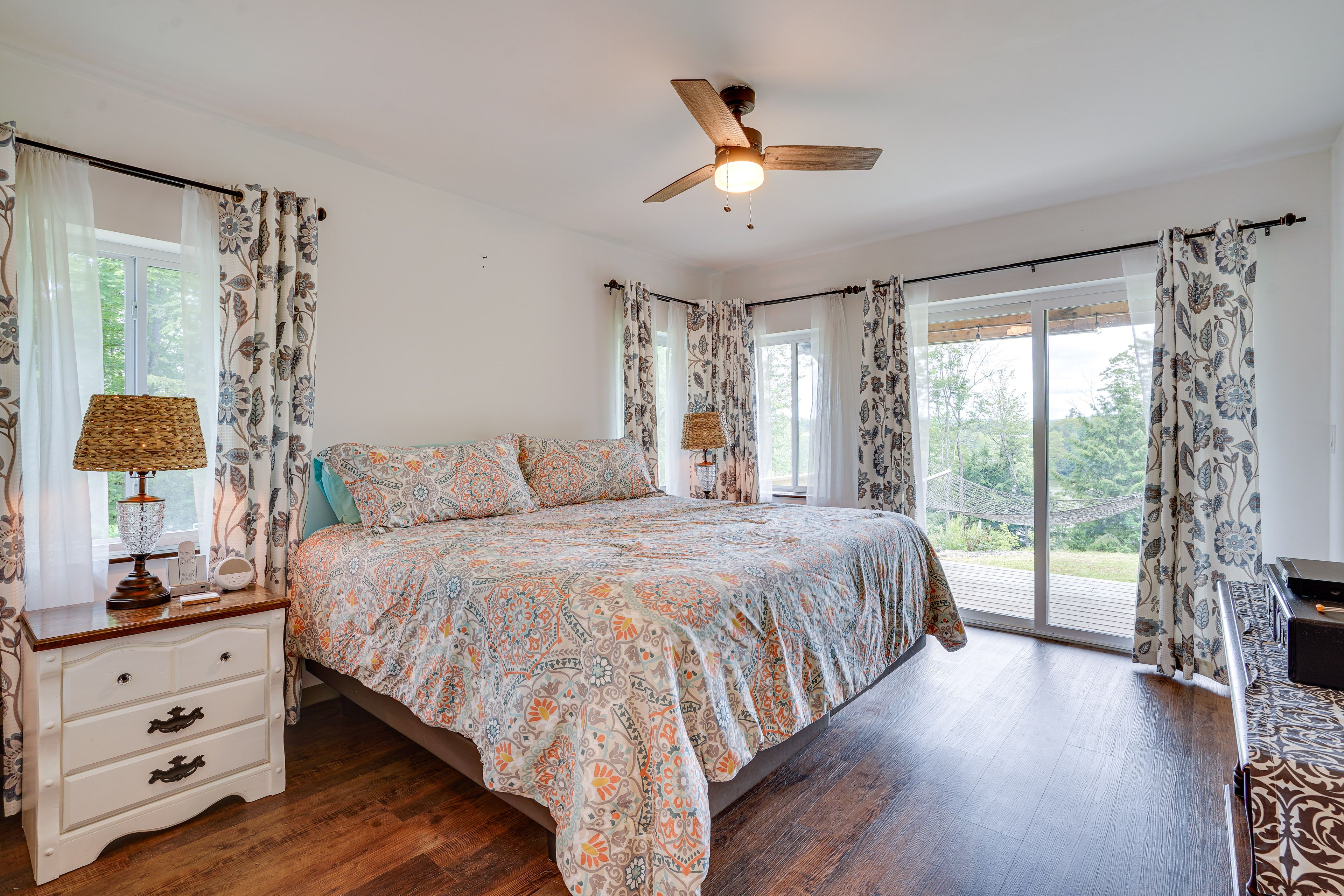 Bedroom 1 | 1st Floor | King Bed | Linens Provided