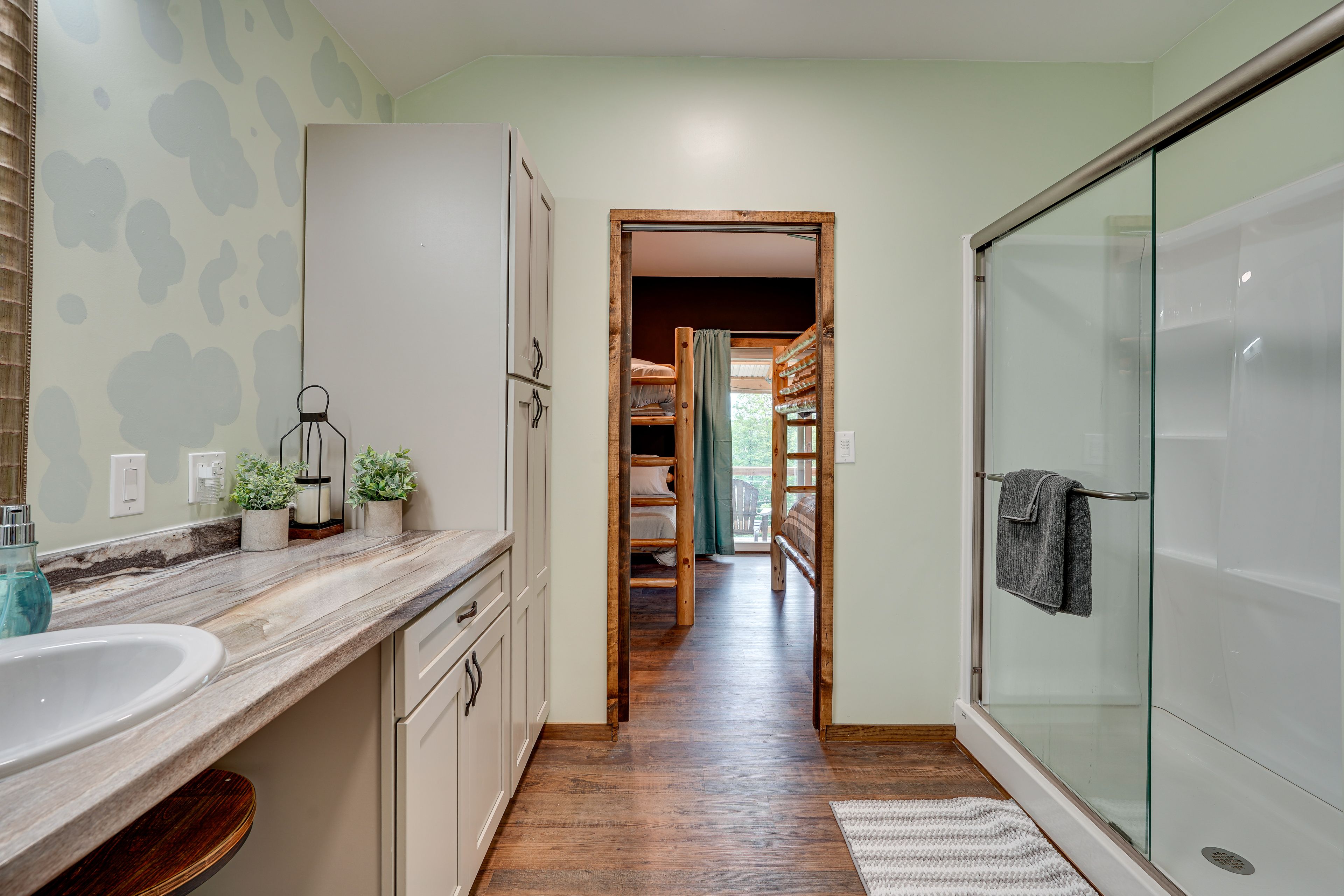 En-Suite Bathroom | 2nd Floor