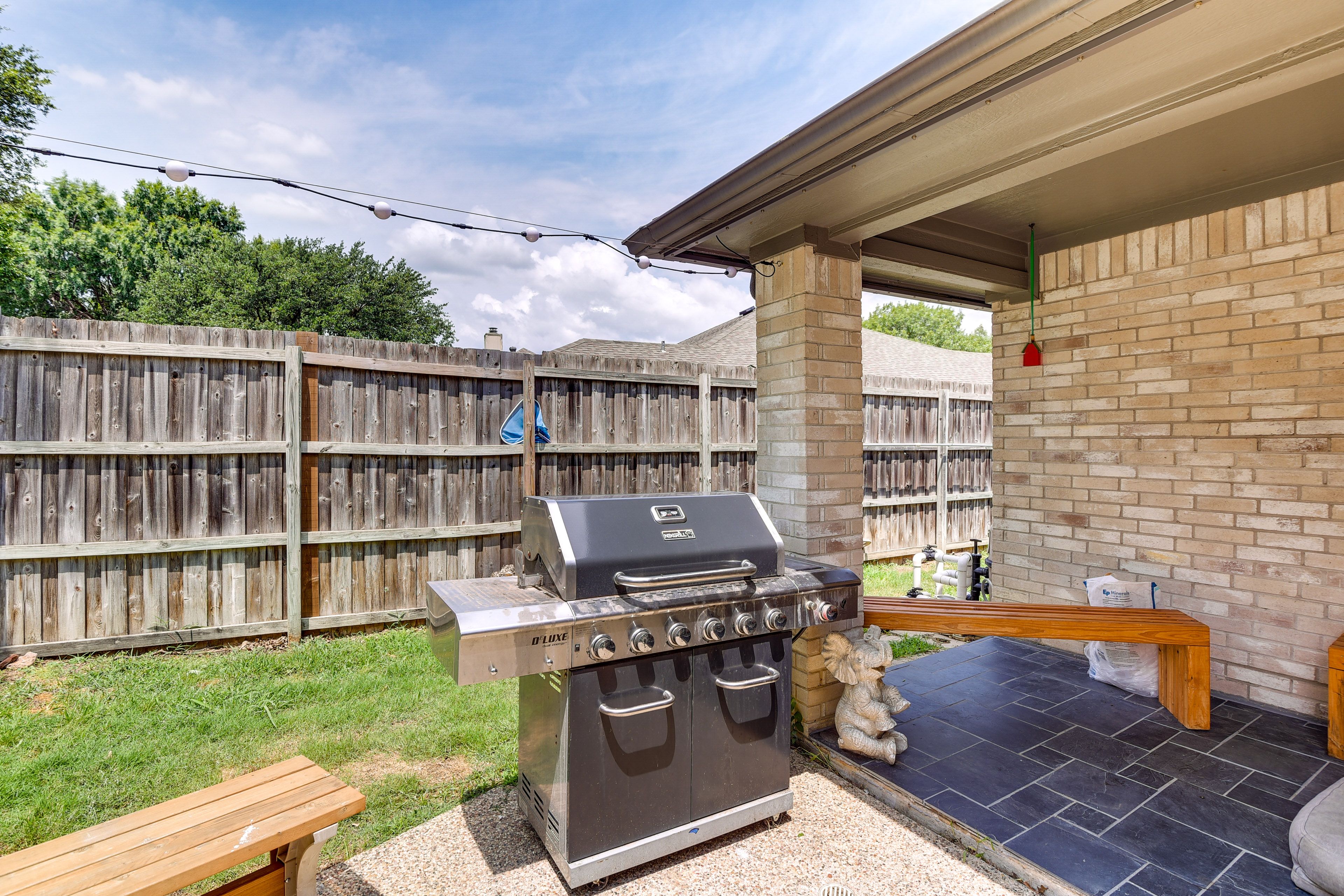 Back Patio | Gas Grill | Bistro Lighting