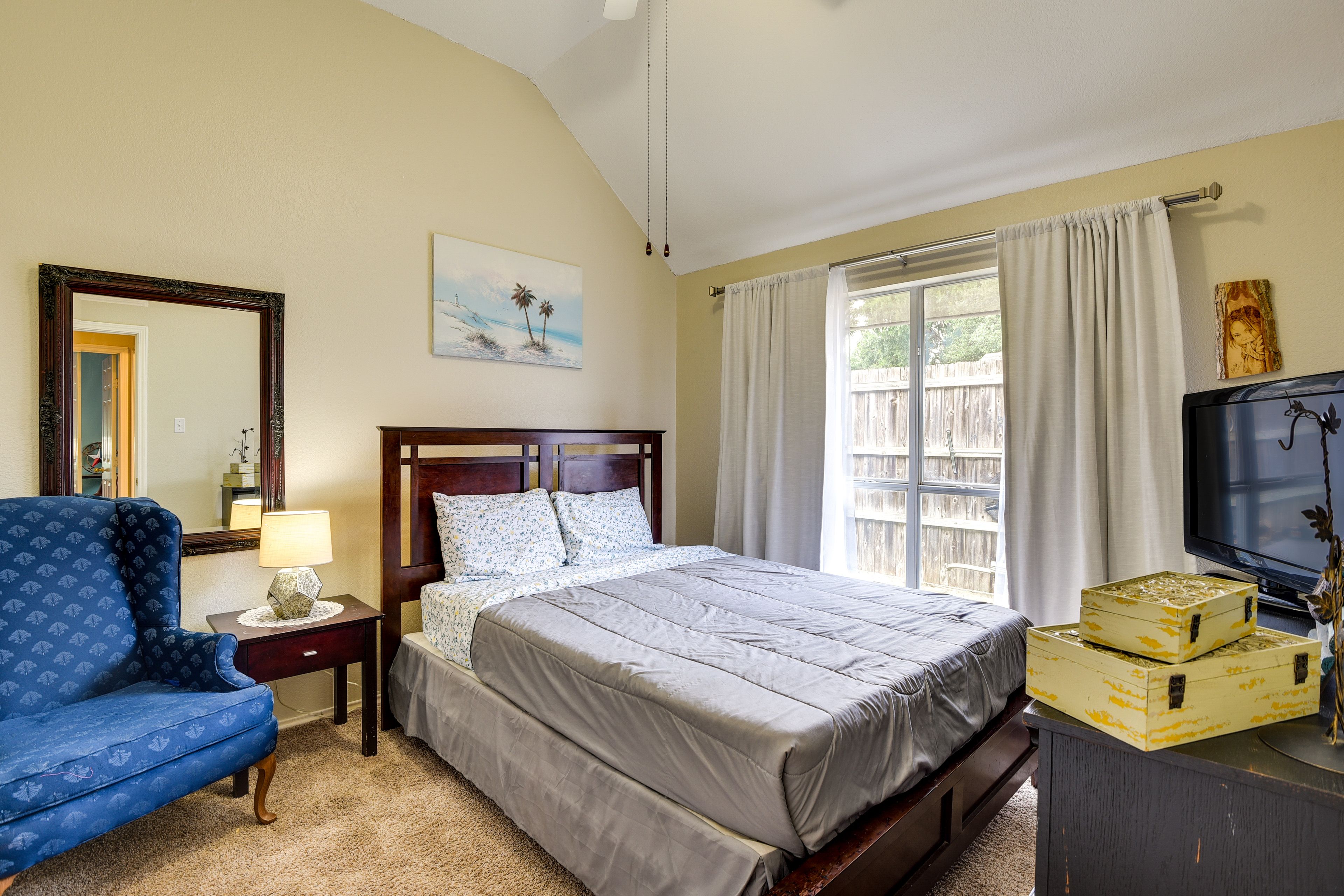 Bedroom 2 | Queen Bed