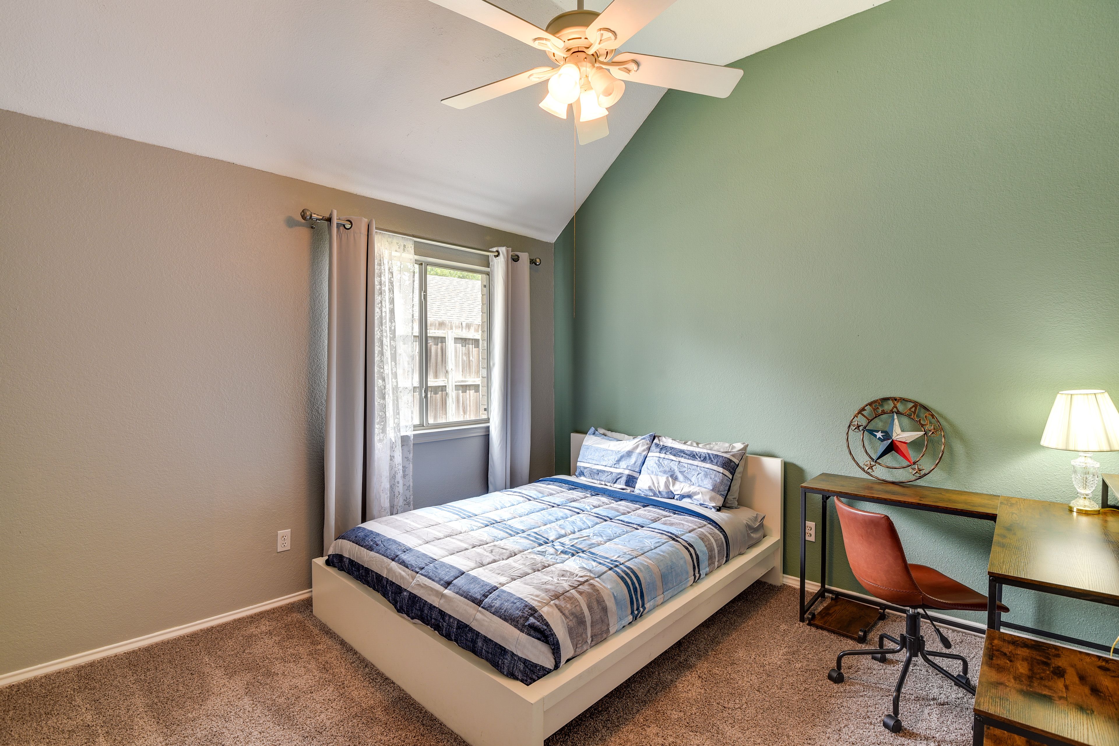 Bedroom 3 | Queen Bed | Desk Workspace