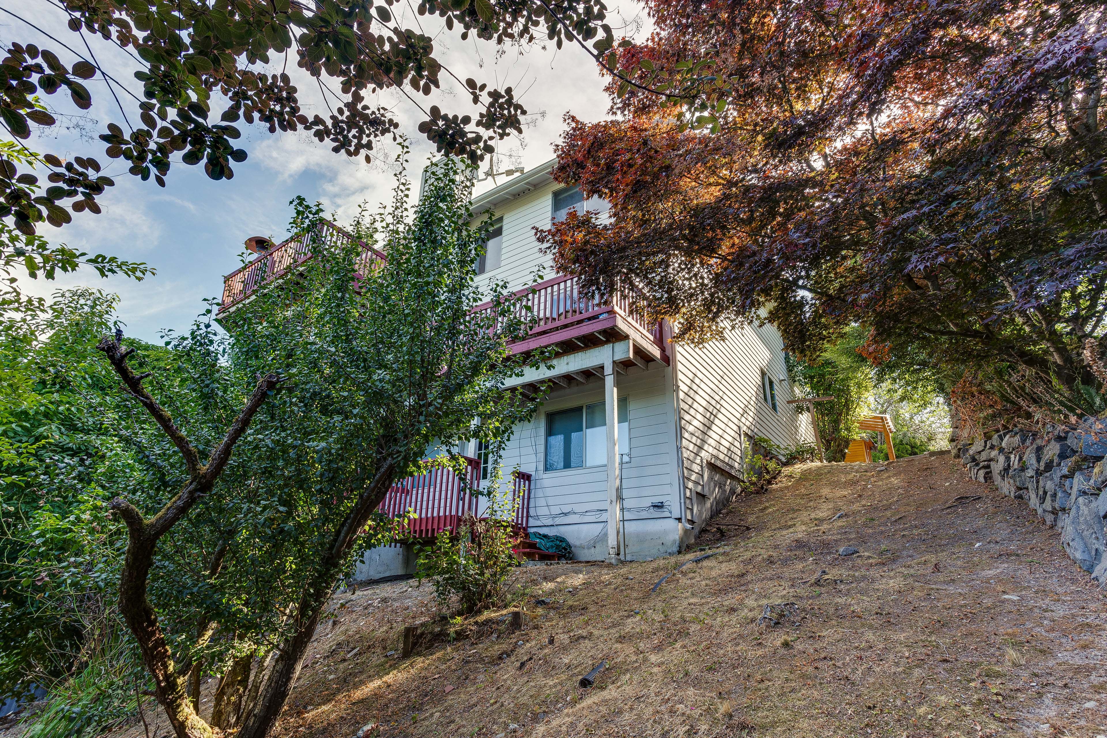House Exterior/Yard