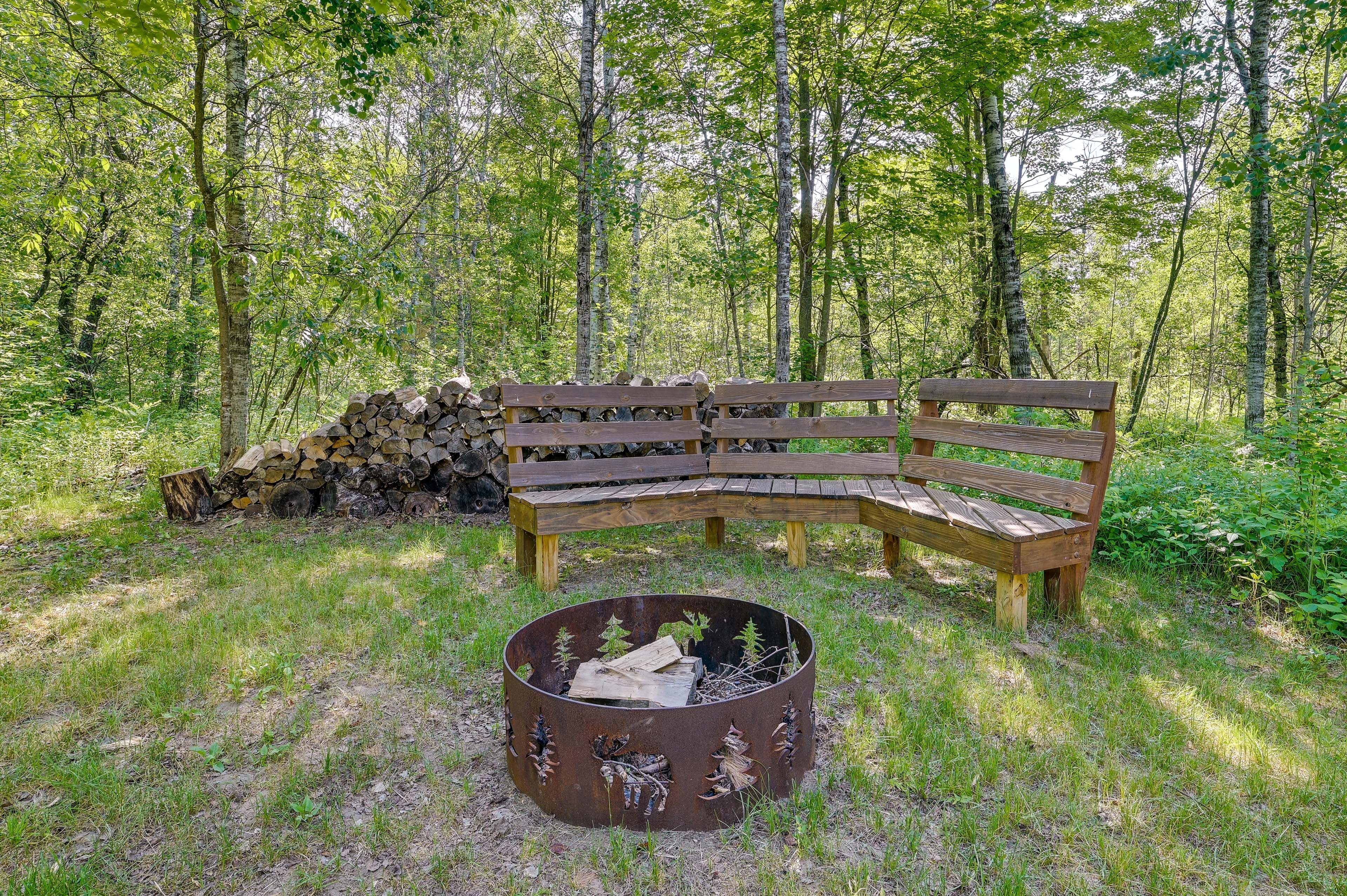 Private Yard | Fire Pit