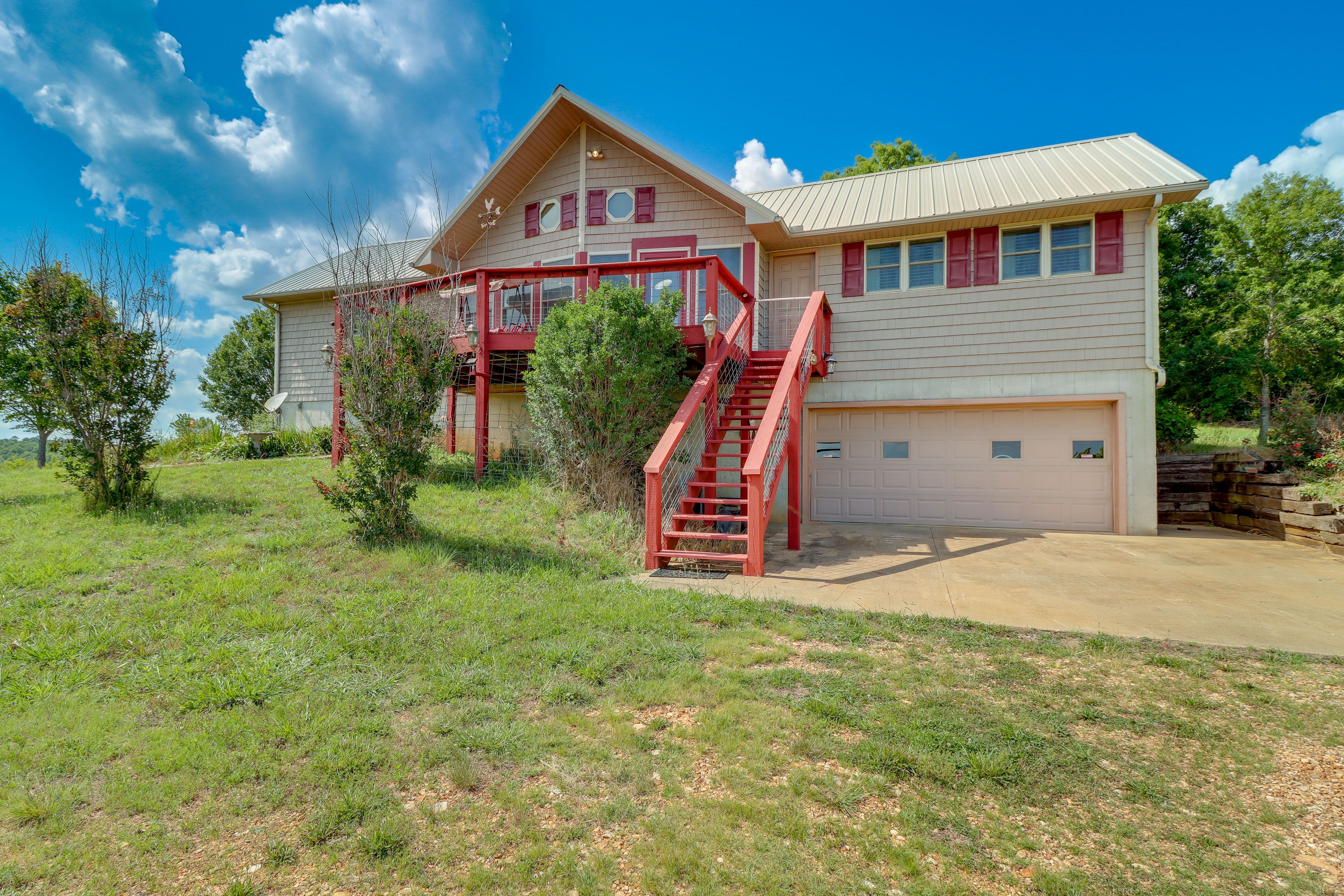 Yellville Vacation Rental | 3BR | 3BA | 1,600 Sq Ft | Stairs Required to Access