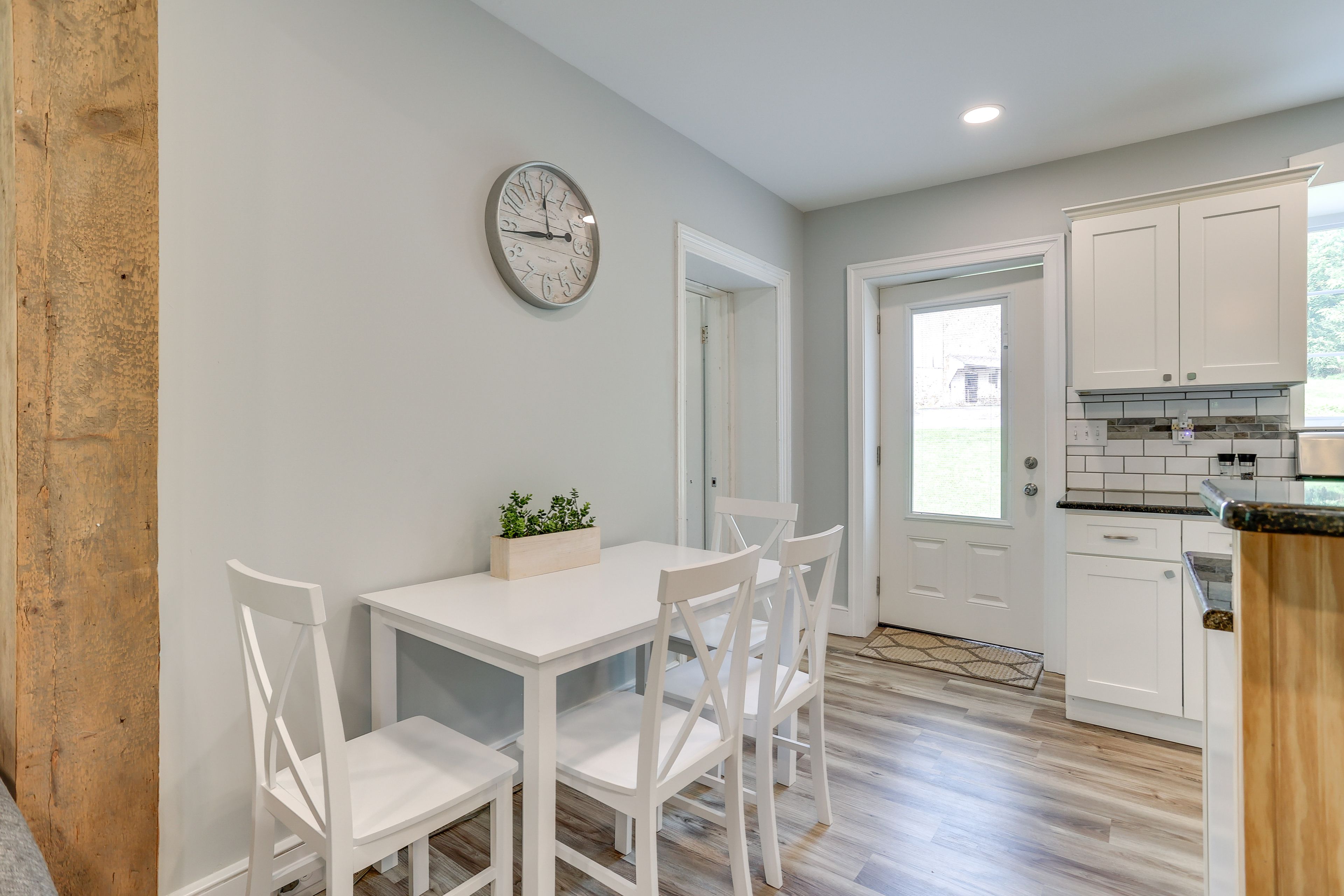 Dining Area | Dishware Provided