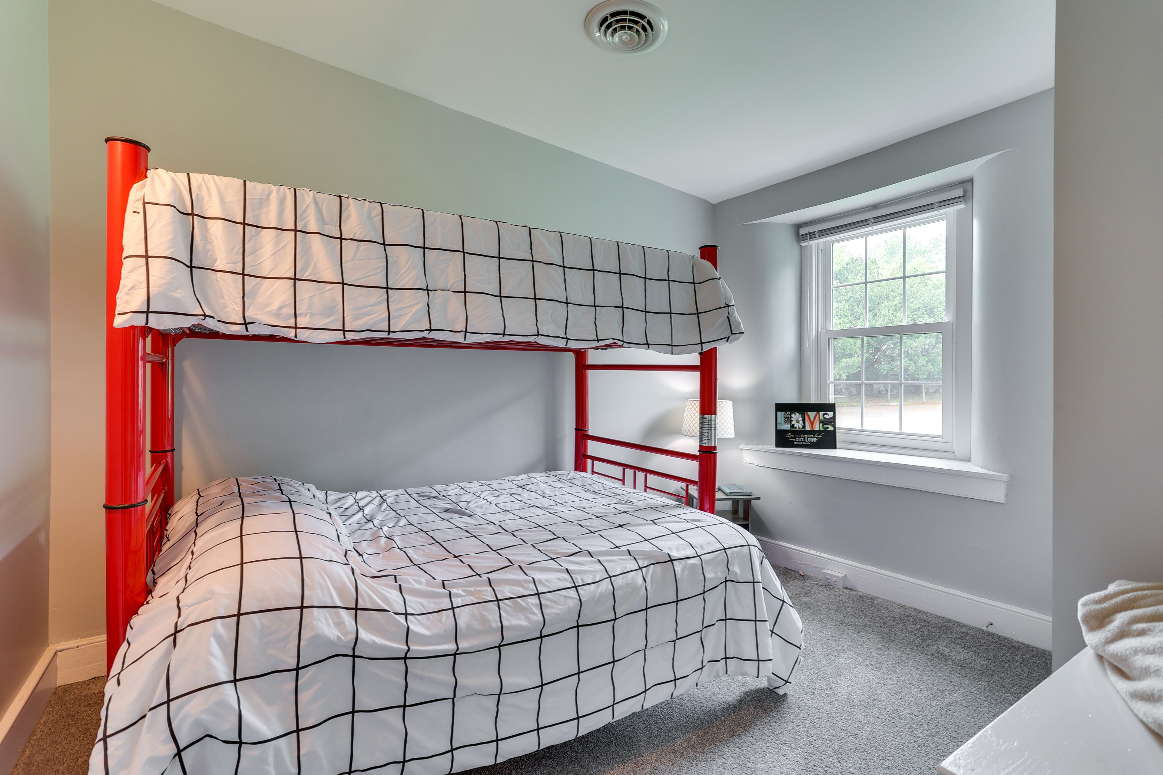Bedroom 2 | Twin/Queen Bunk Bed