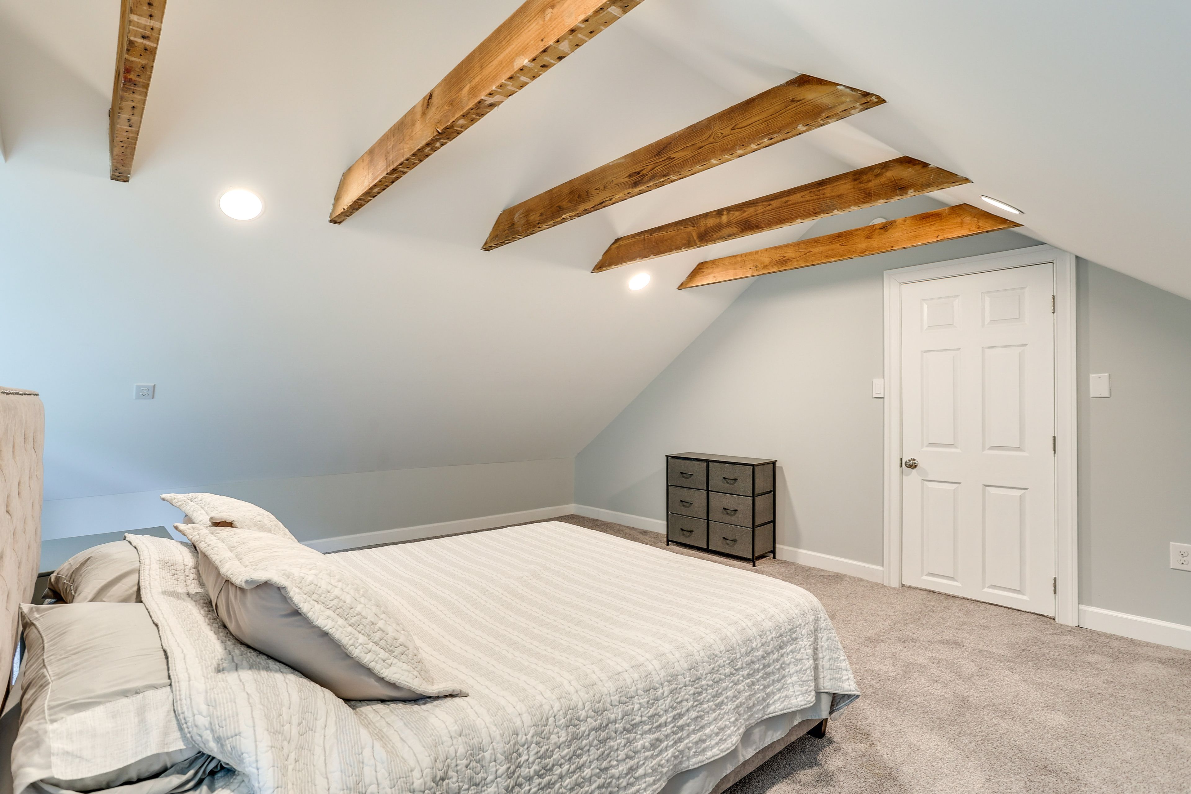 Bedroom 7 | Queen Bed