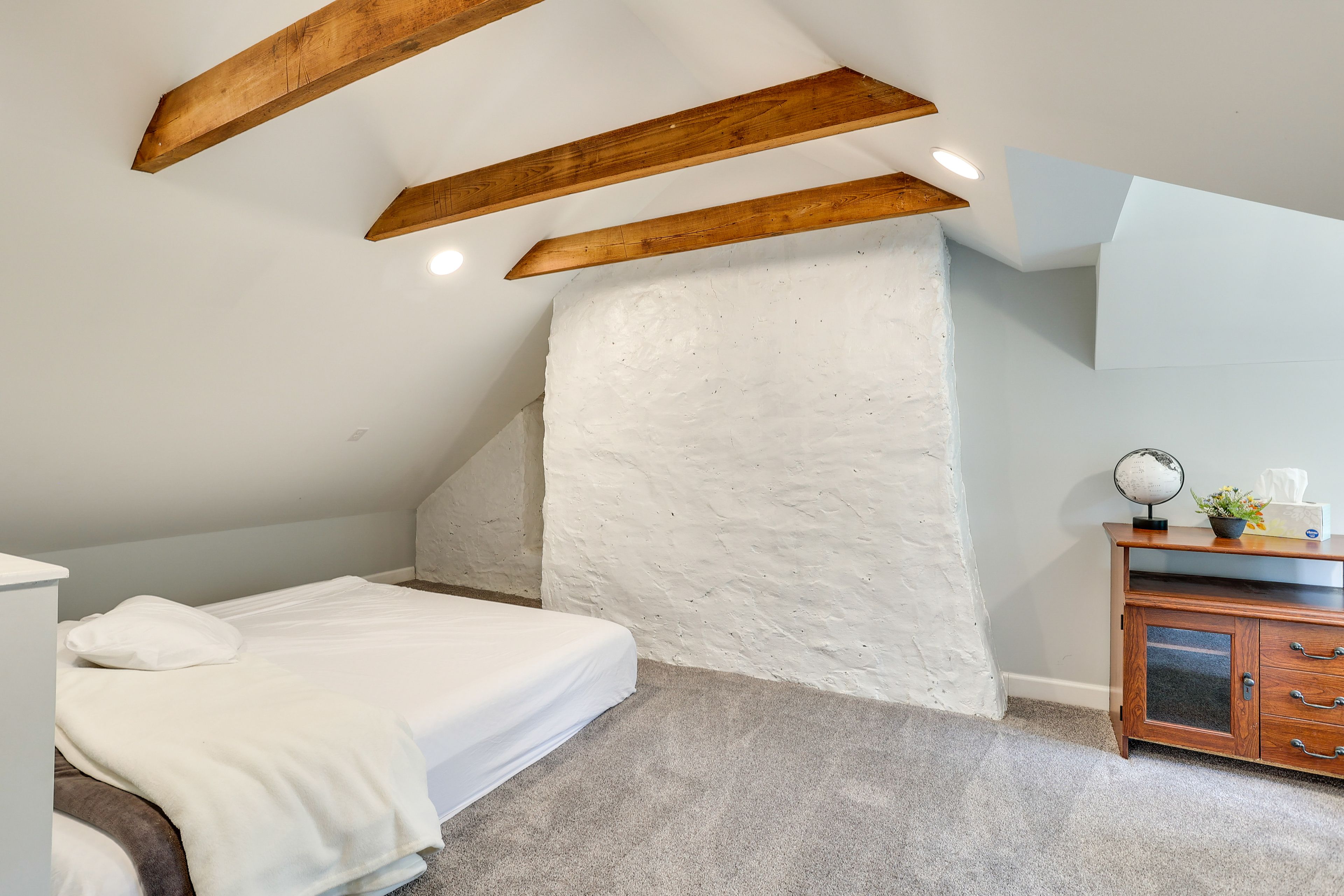 Bedroom 6 | Queen Bed | Reading Nook