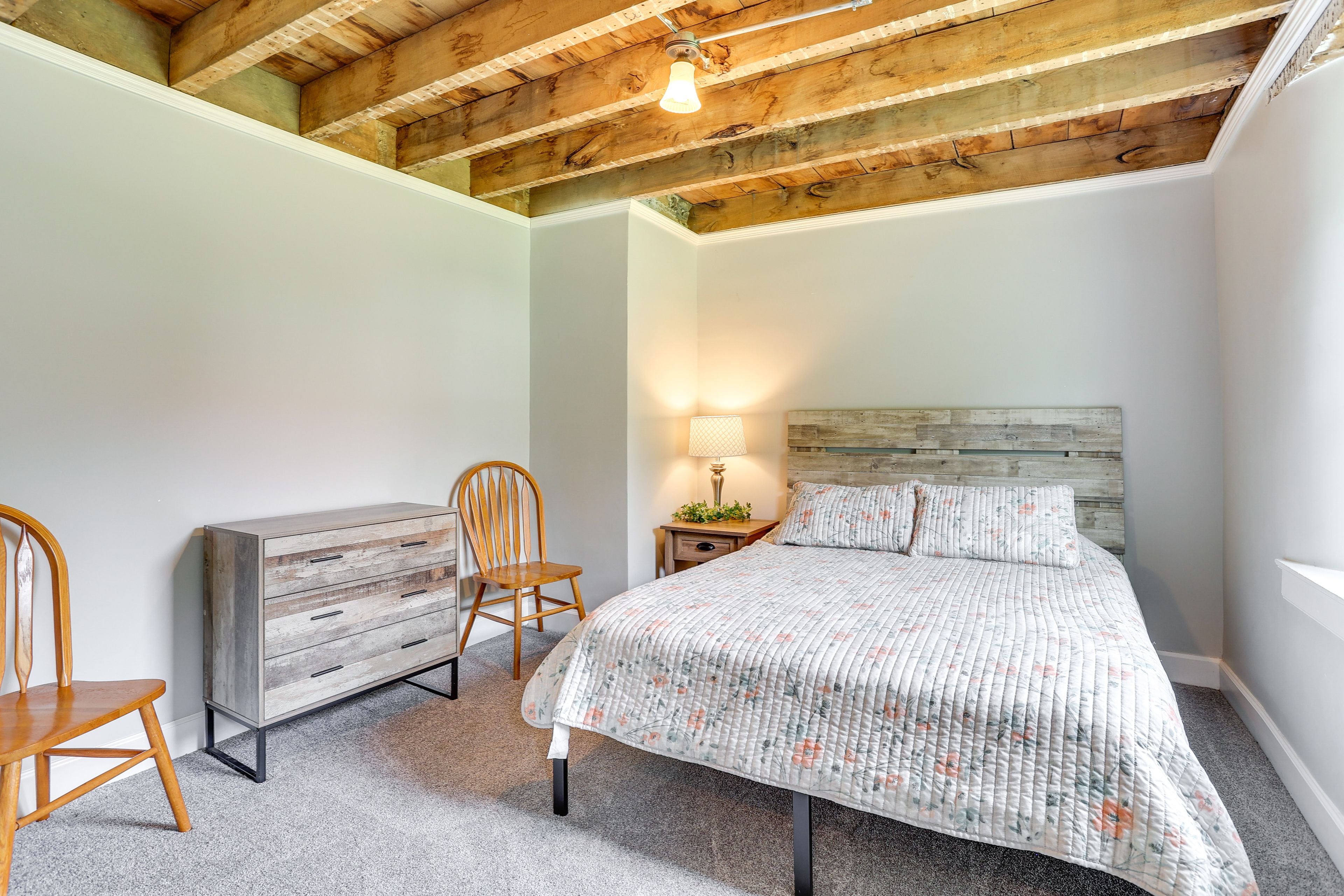 Bedroom 5 | Queen Bed