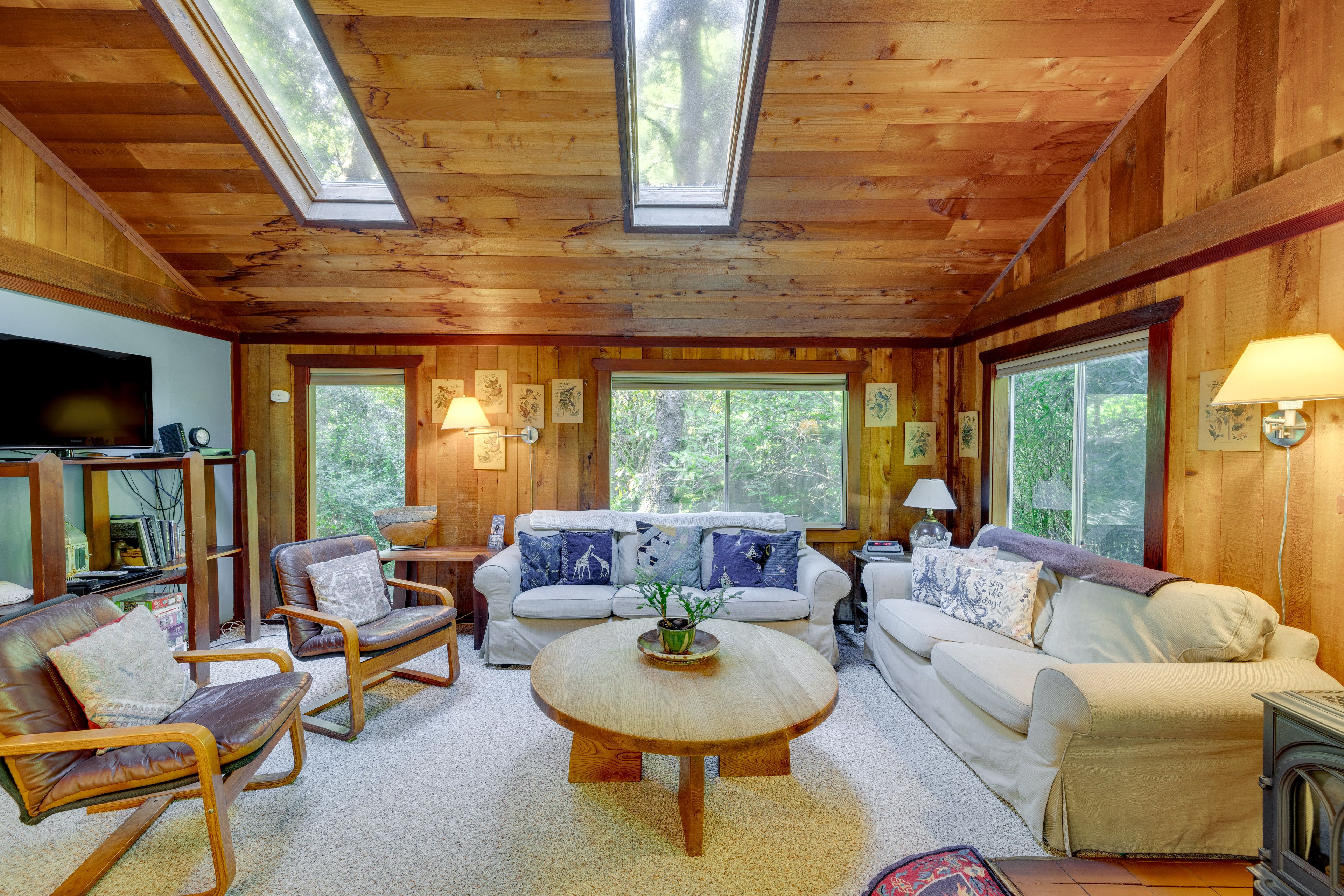 Living Room | Main Cabin | Smart TV | Board Games | Electric Heating | Free WiFi