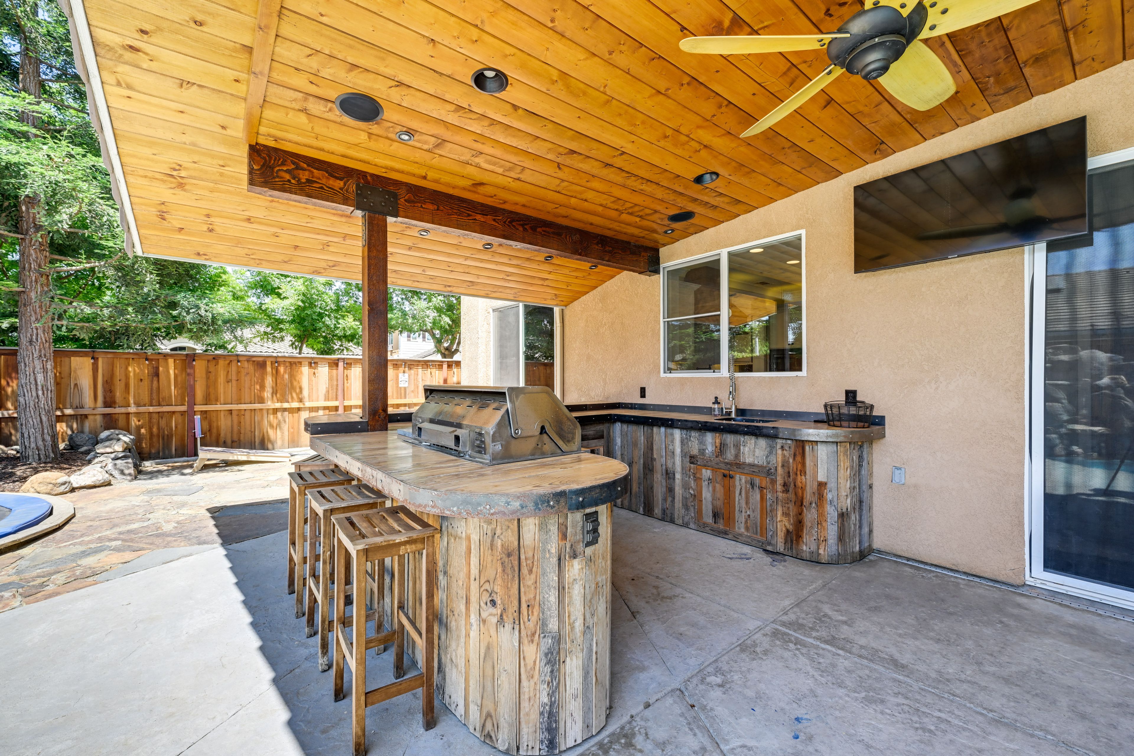 Outdoor Kitchen
