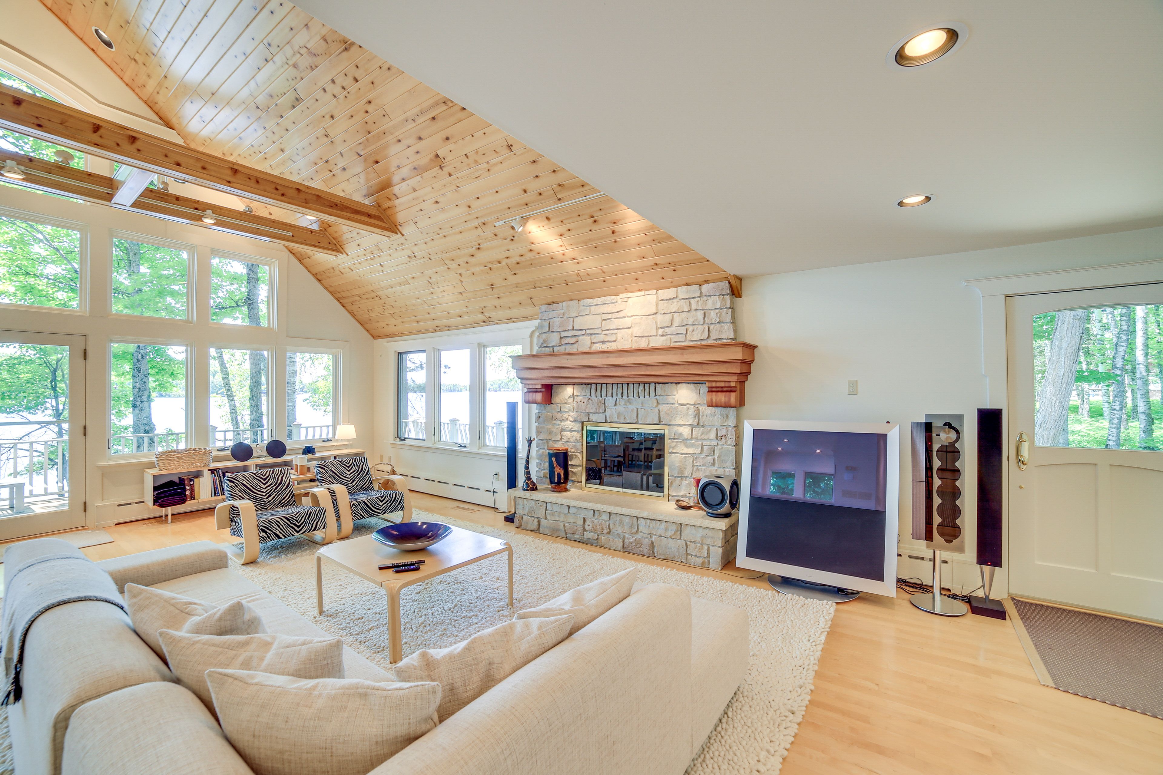 Living Room | Fireplace