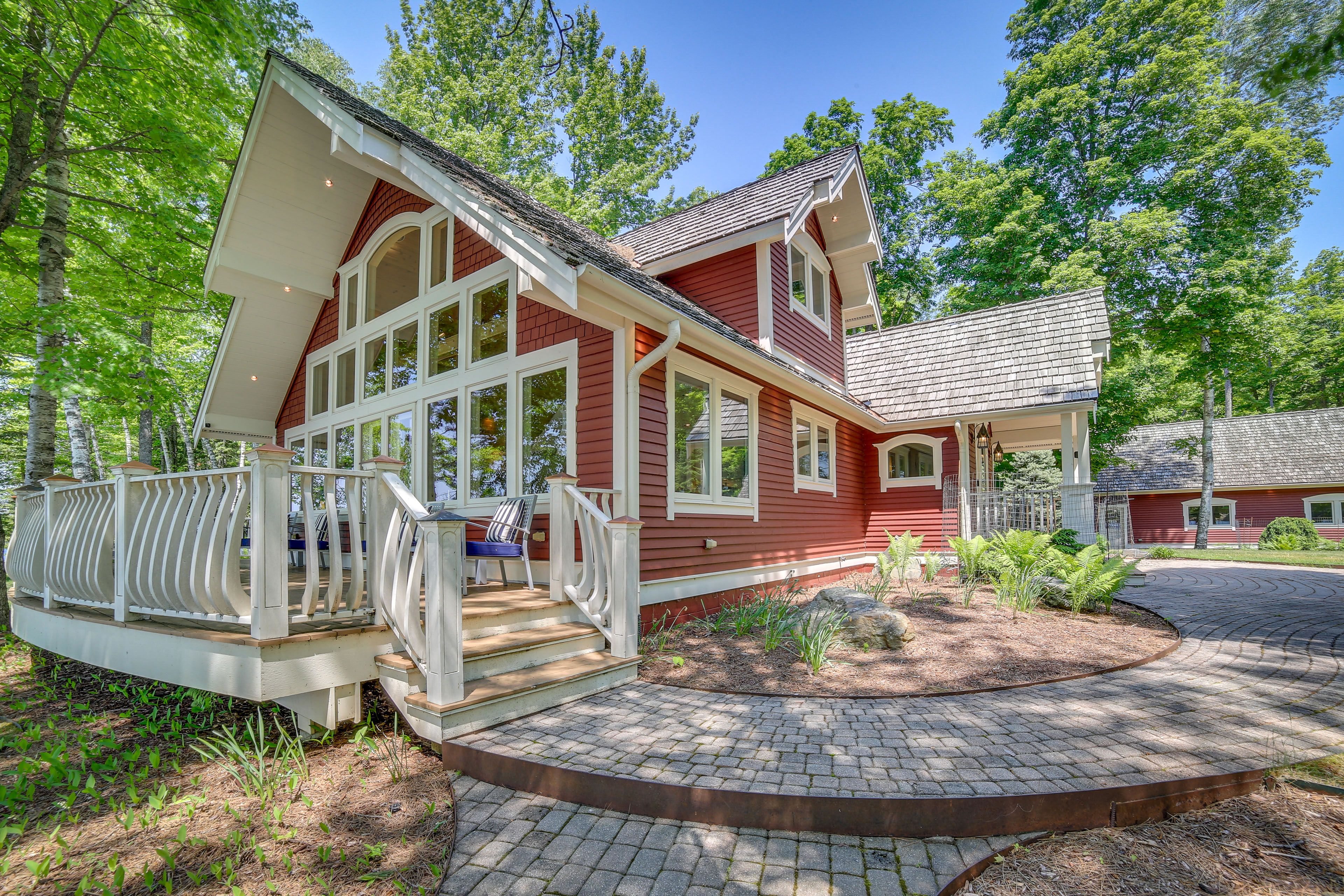 Channing Vacation Rental | 2BR | 2.5BA | 2,500 Sq Ft | Stairs to Access