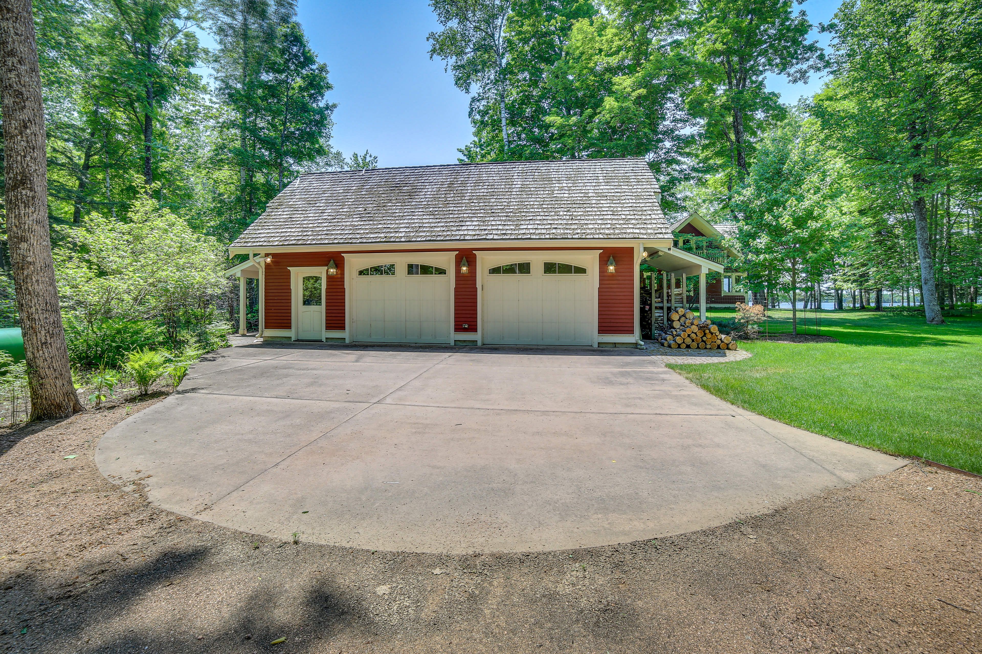 Parking | Driveway (10 Vehicles) | RV/Trailer Parking