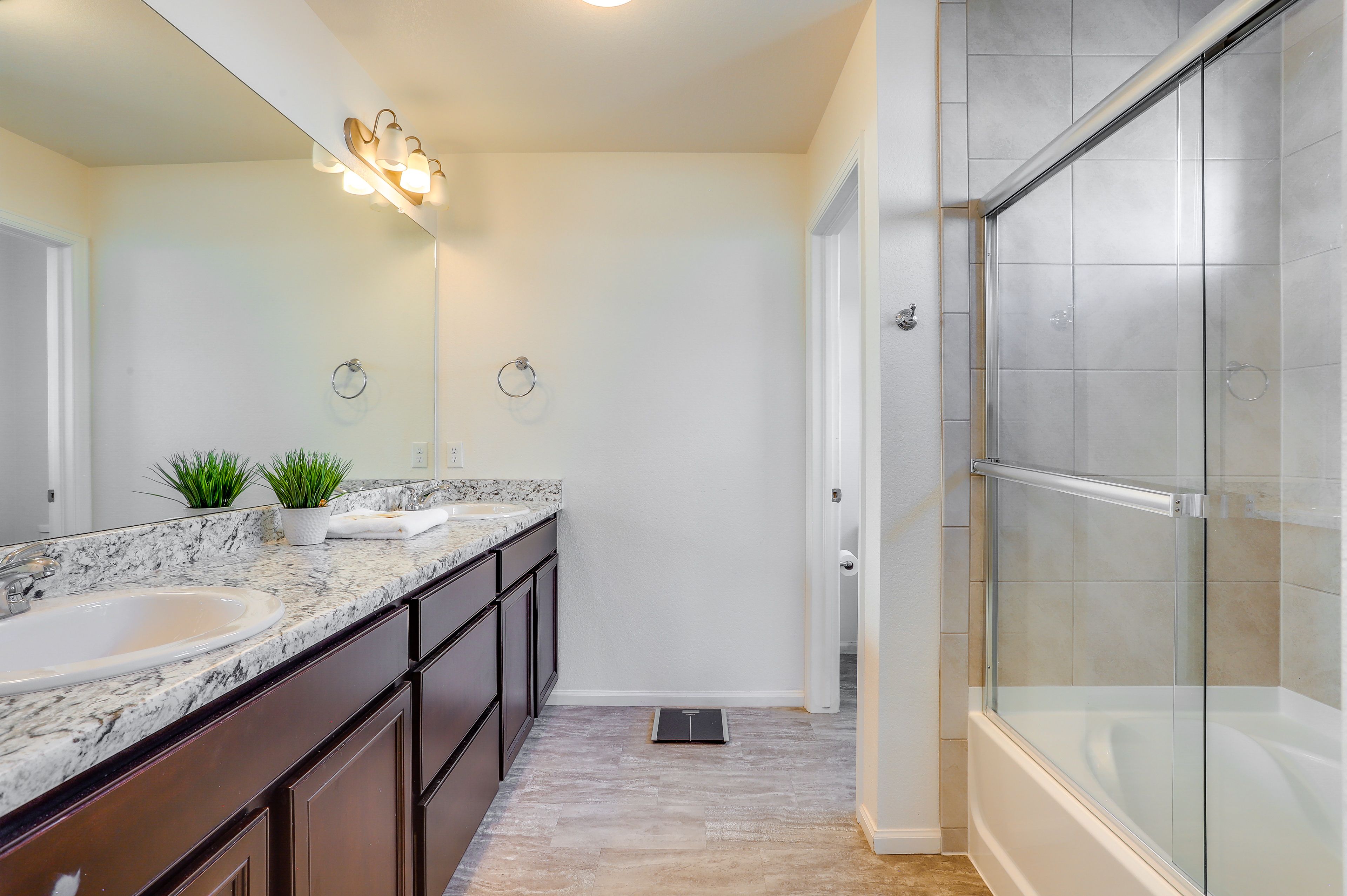 Full Bathroom | 2nd Floor