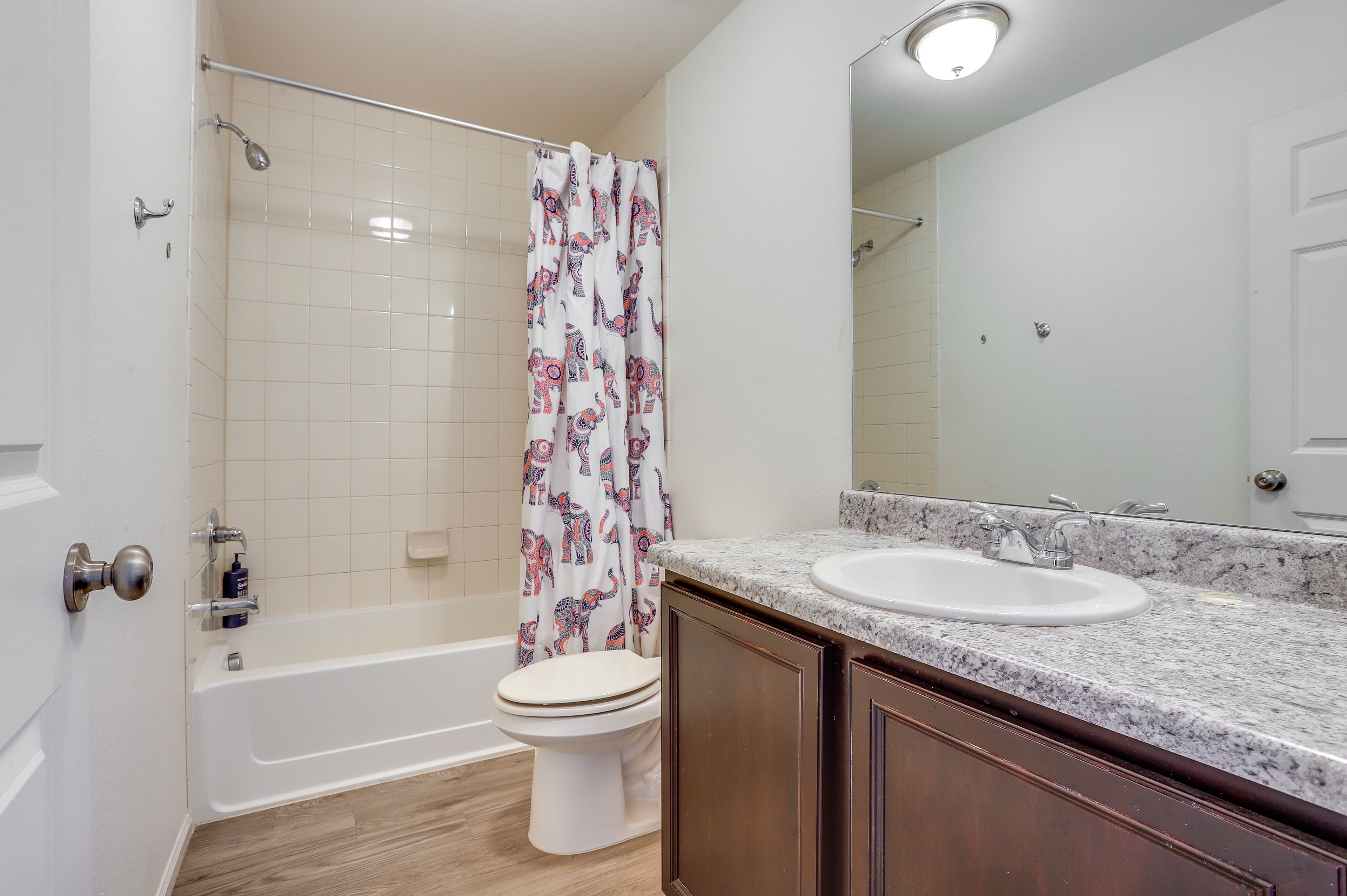 Full Bathroom | 2nd Floor