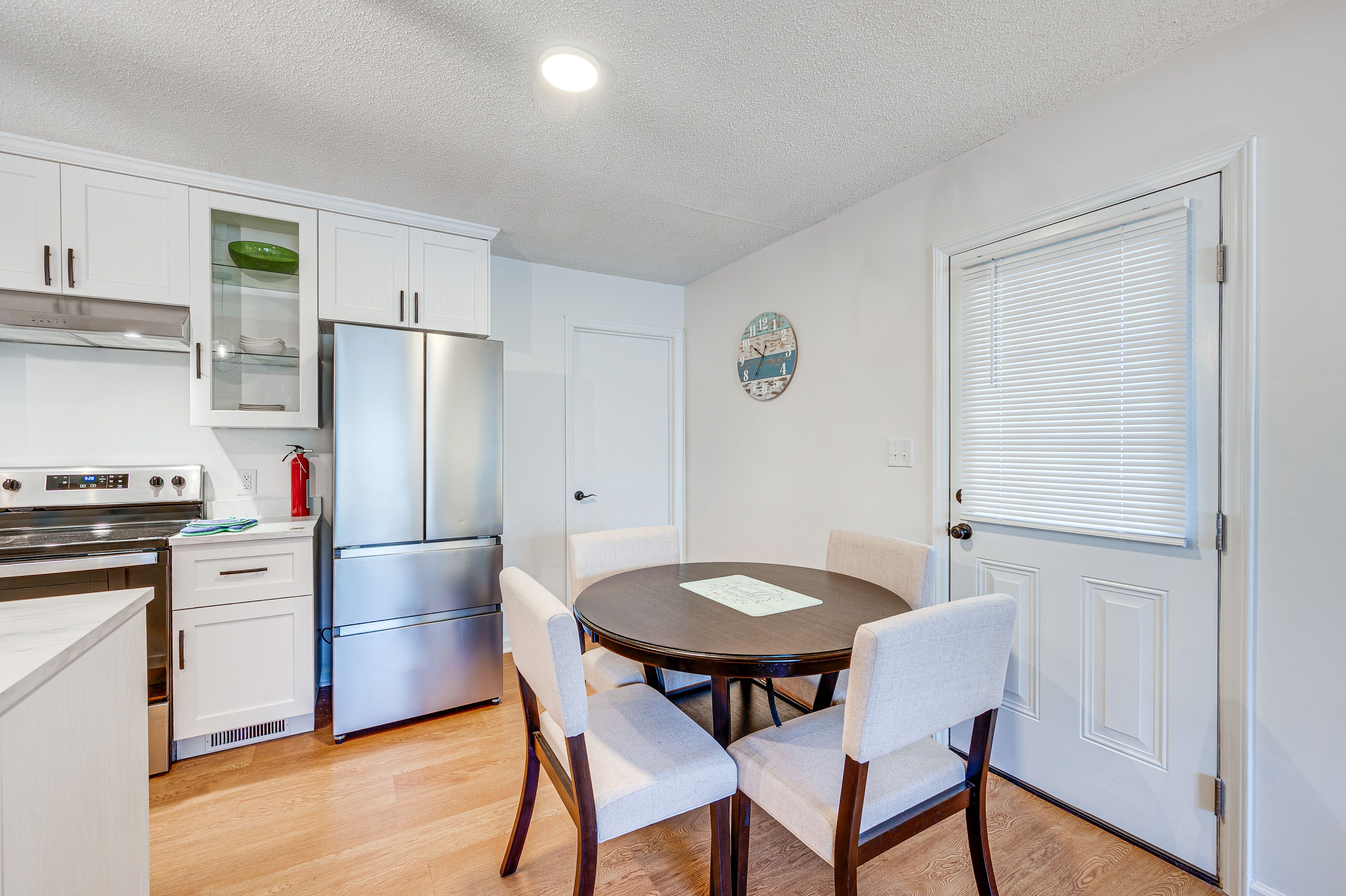Dining Area | Dining Table | Dishware/Flatware
