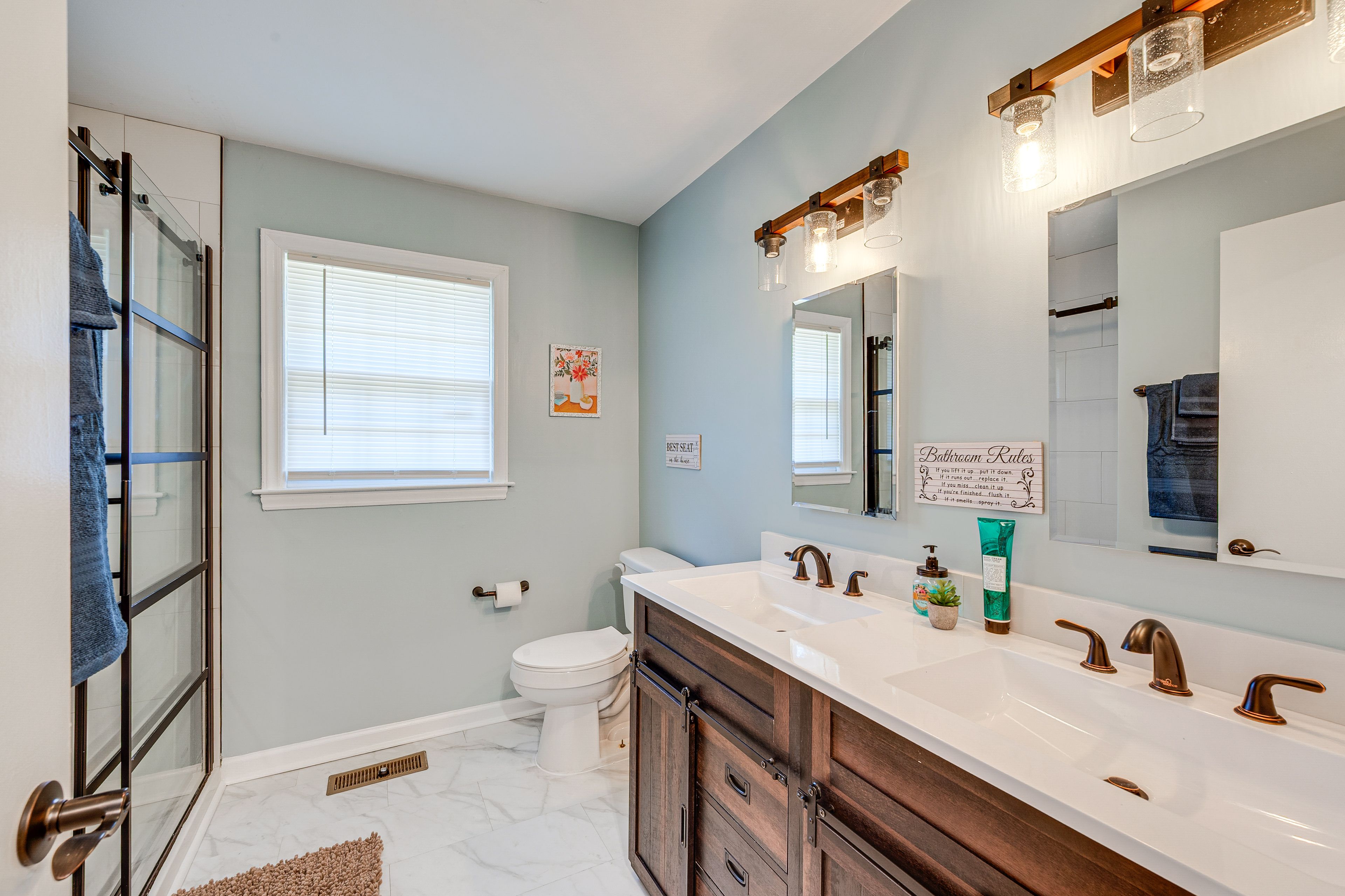 Full Bathroom | Walk-In Shower | Towels Provided