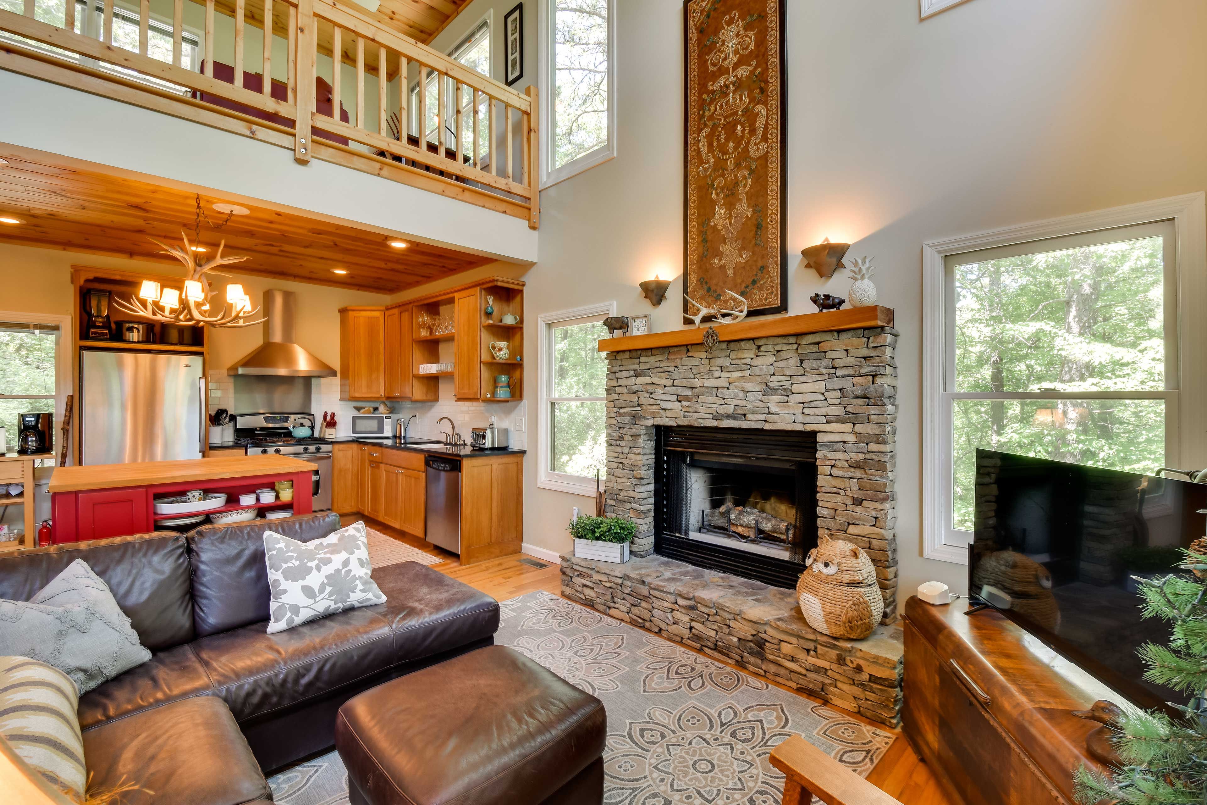 Lakemont Vacation Rental | 3BR | 3BA | 2,208 Sq Ft | 2 Exterior Steps Required