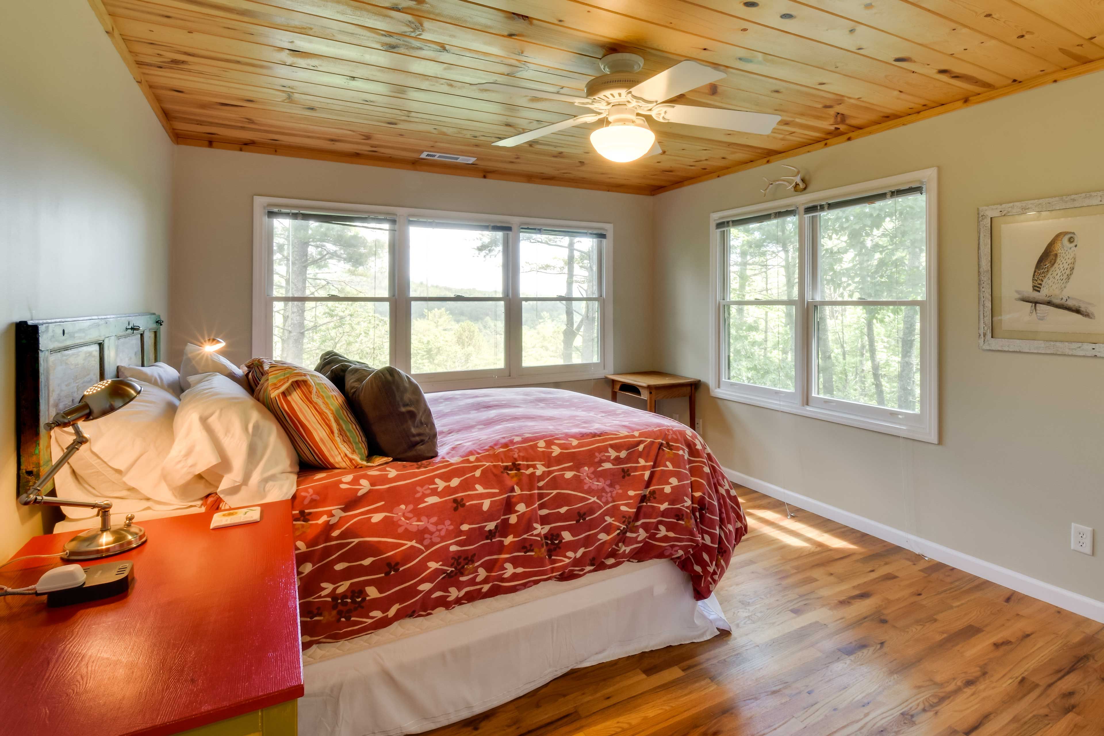Bedroom 2 | 2nd Floor | Queen Bed