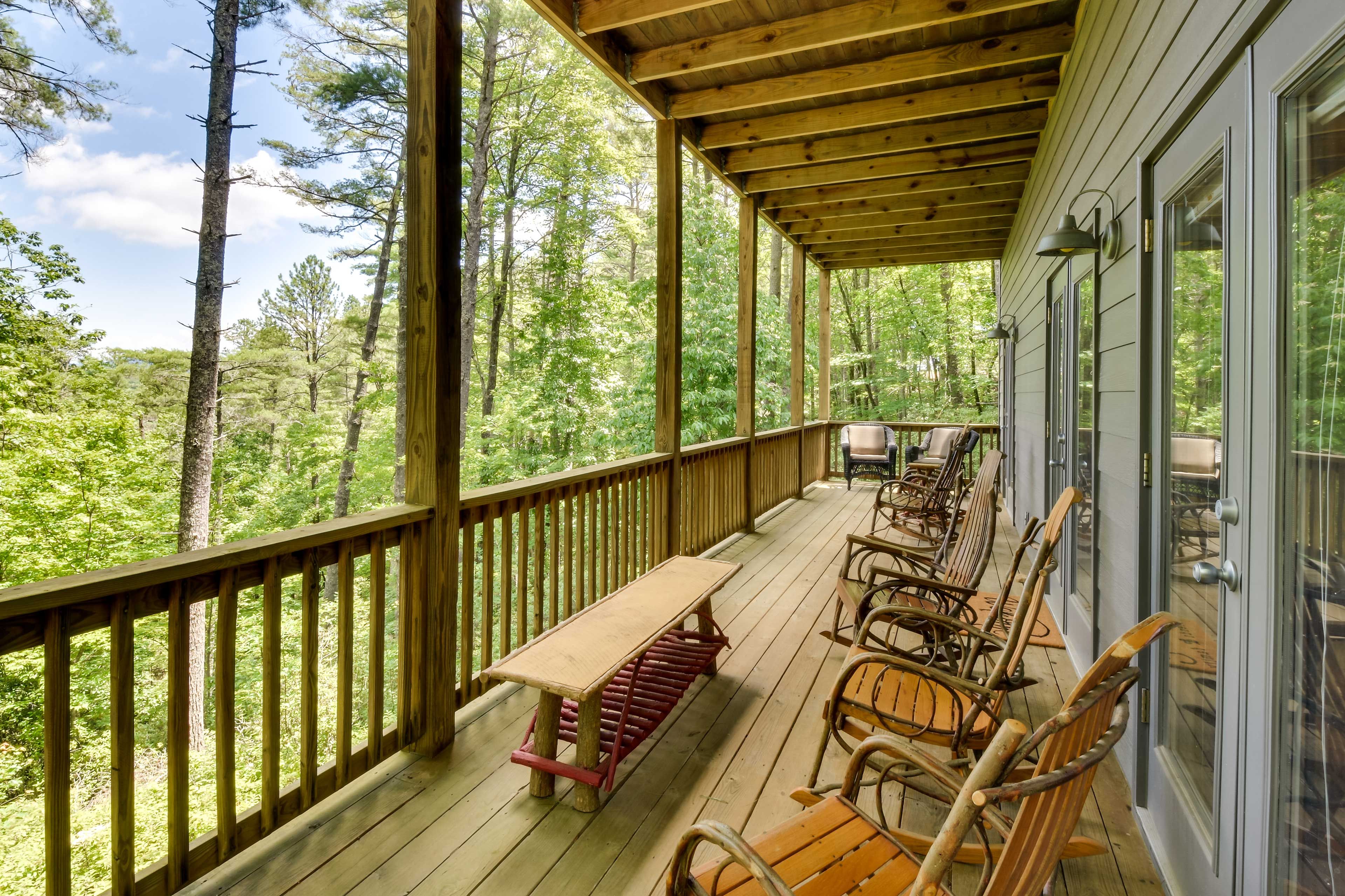 Lower-Level Deck | Outdoor Seating