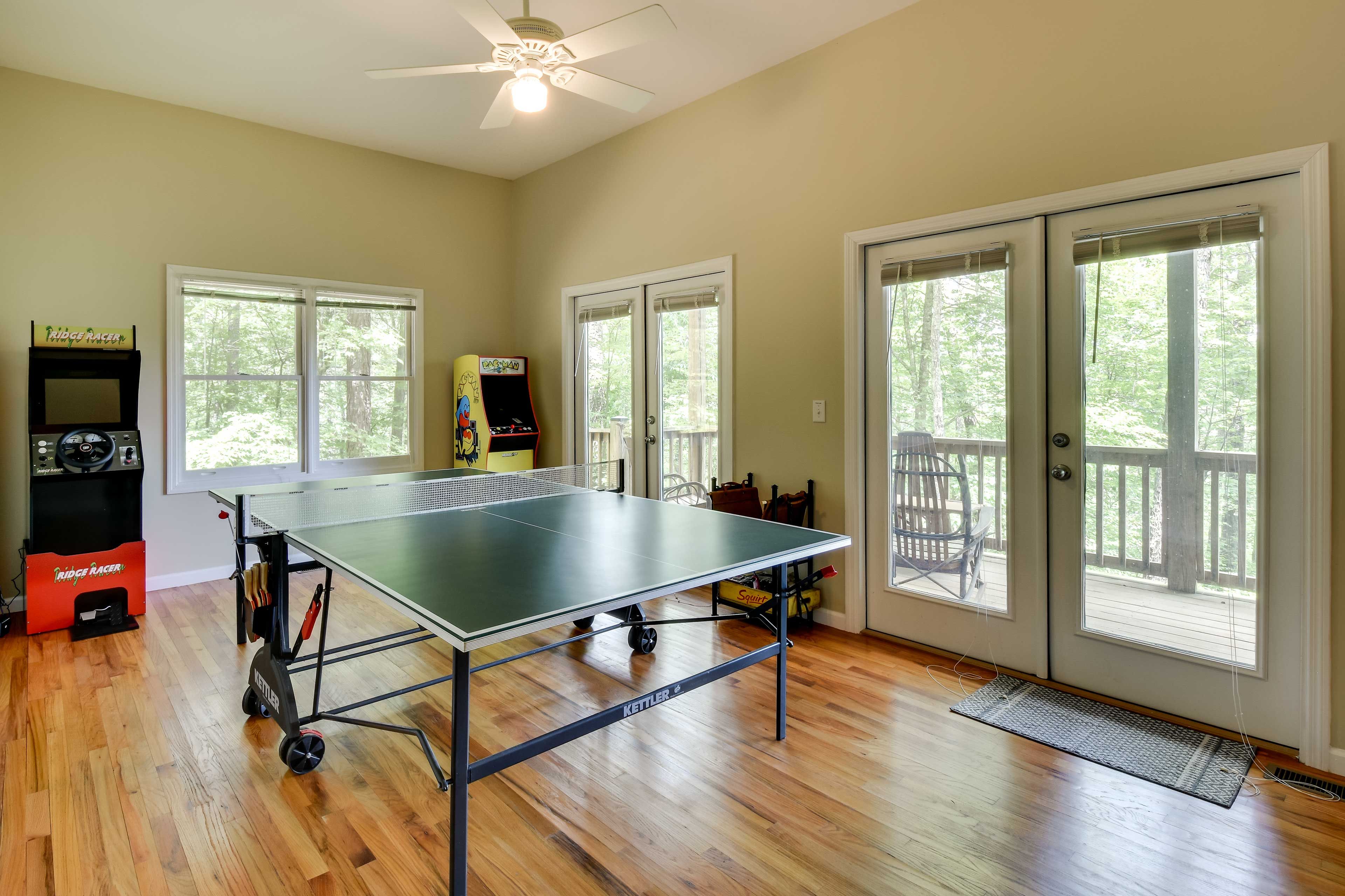 Game Room | Basement | Ping Pong Table | 2 Arcade Games | Free WiFi