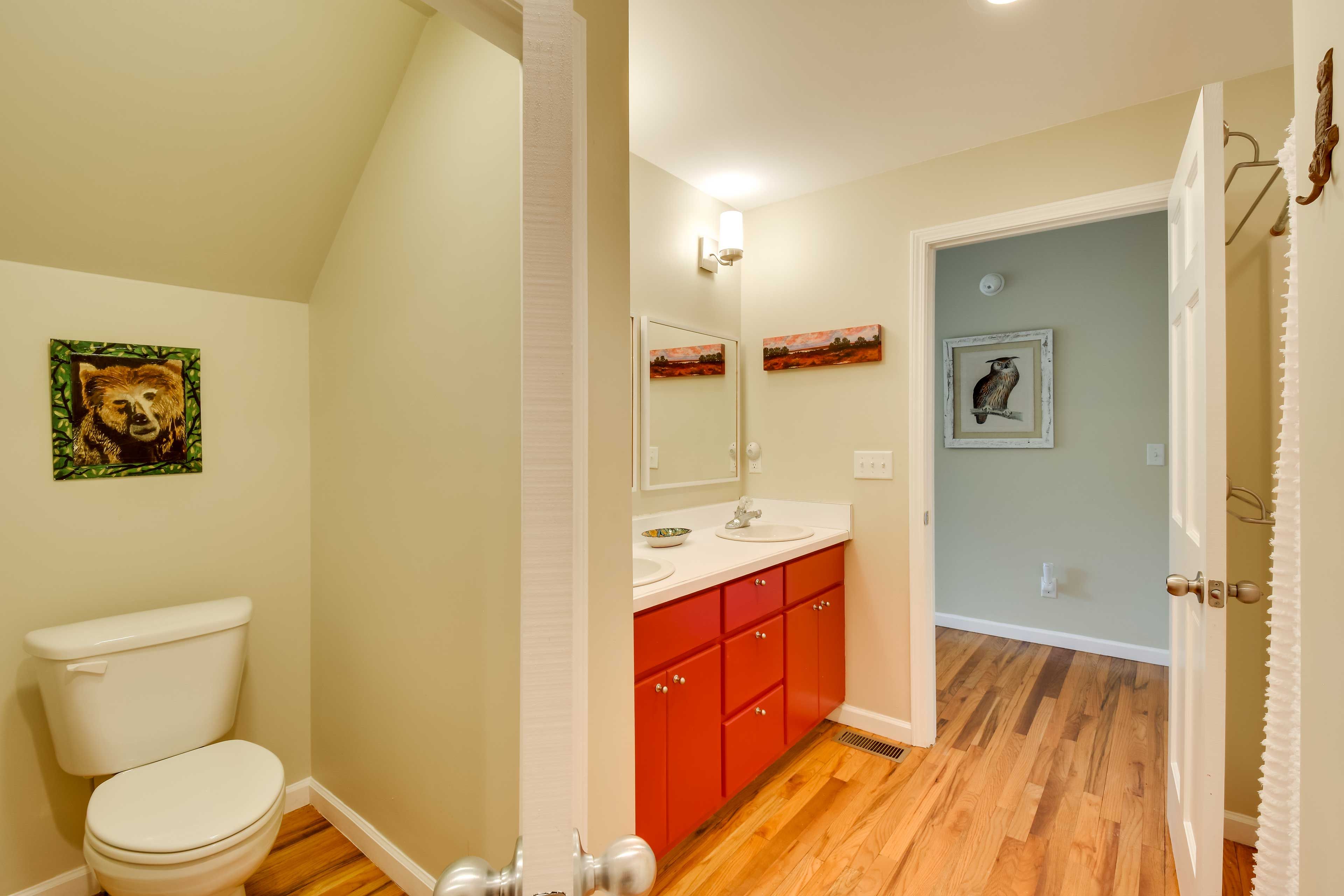 Full Bathroom | Basement | Walk-In Shower | Hair Dryer