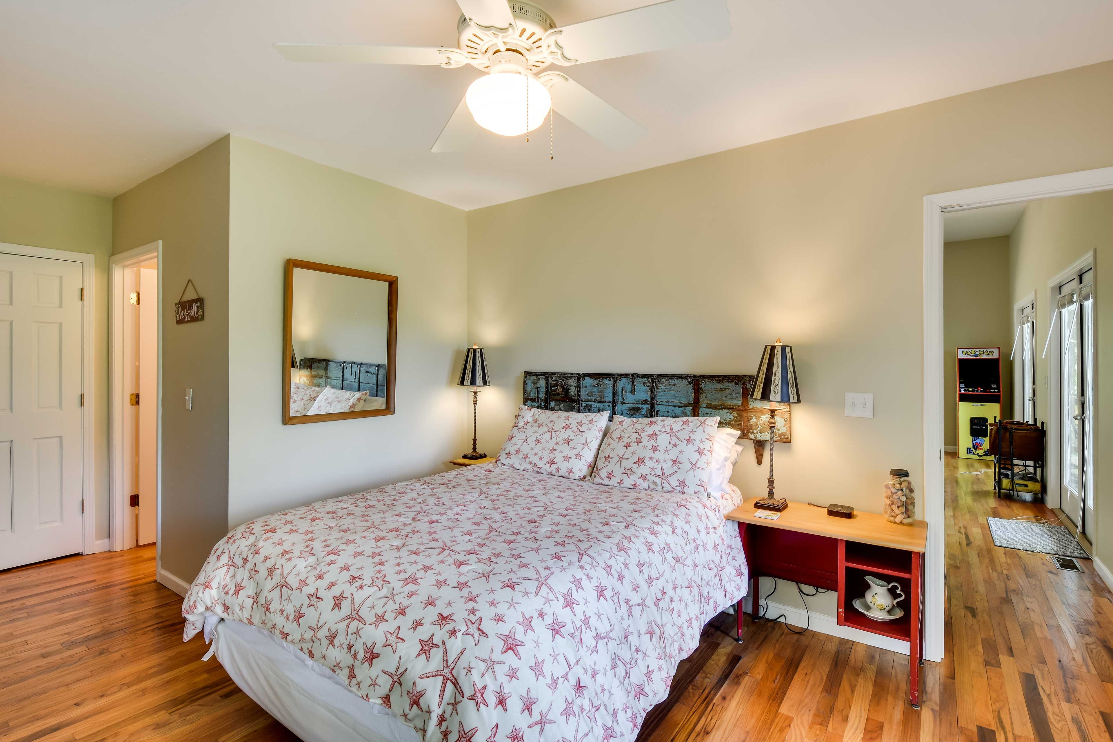 Bedroom 3 | Basement | Queen Bed | Smart TV