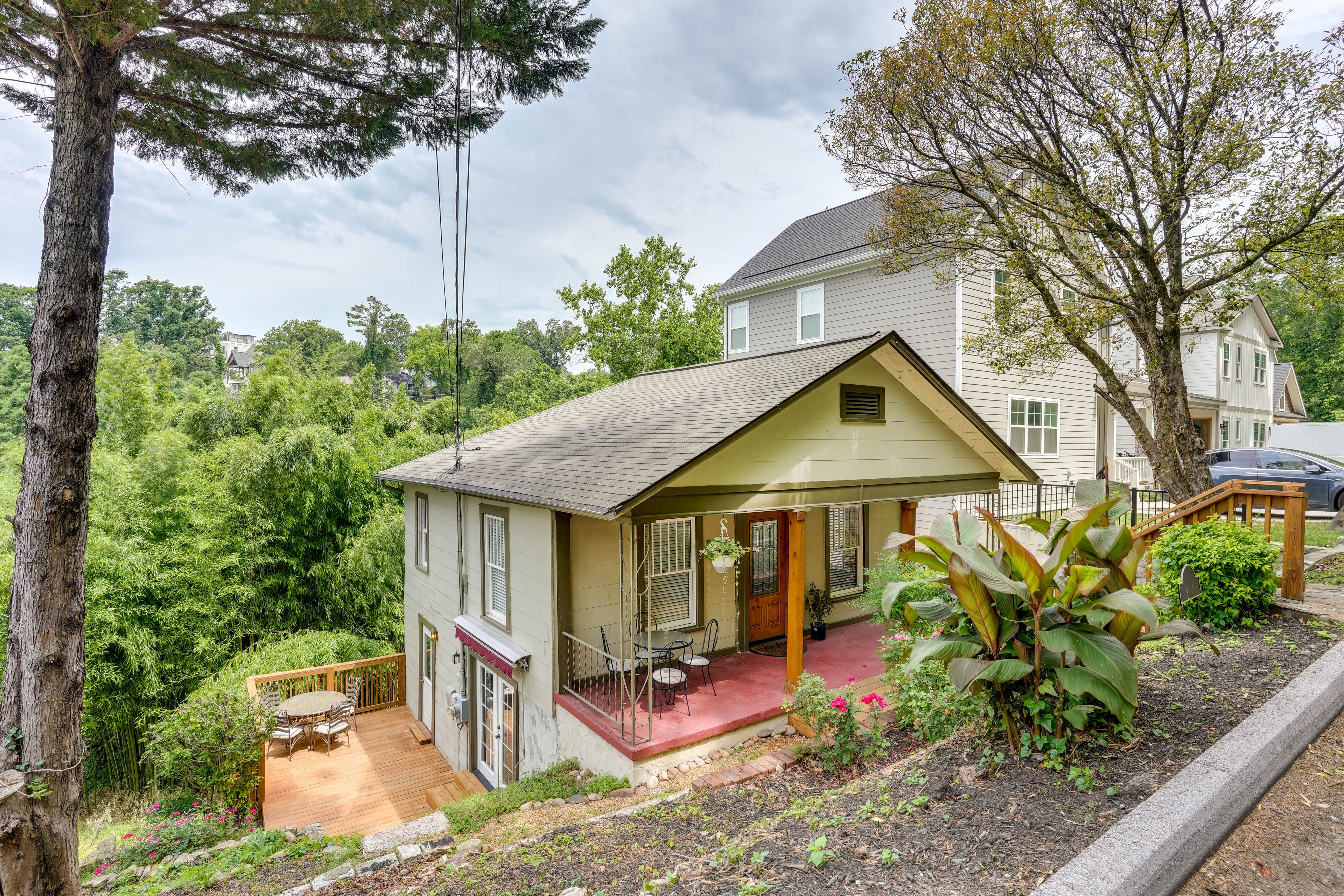 Home Exterior | 1 Mi to Downtown Chattanooga