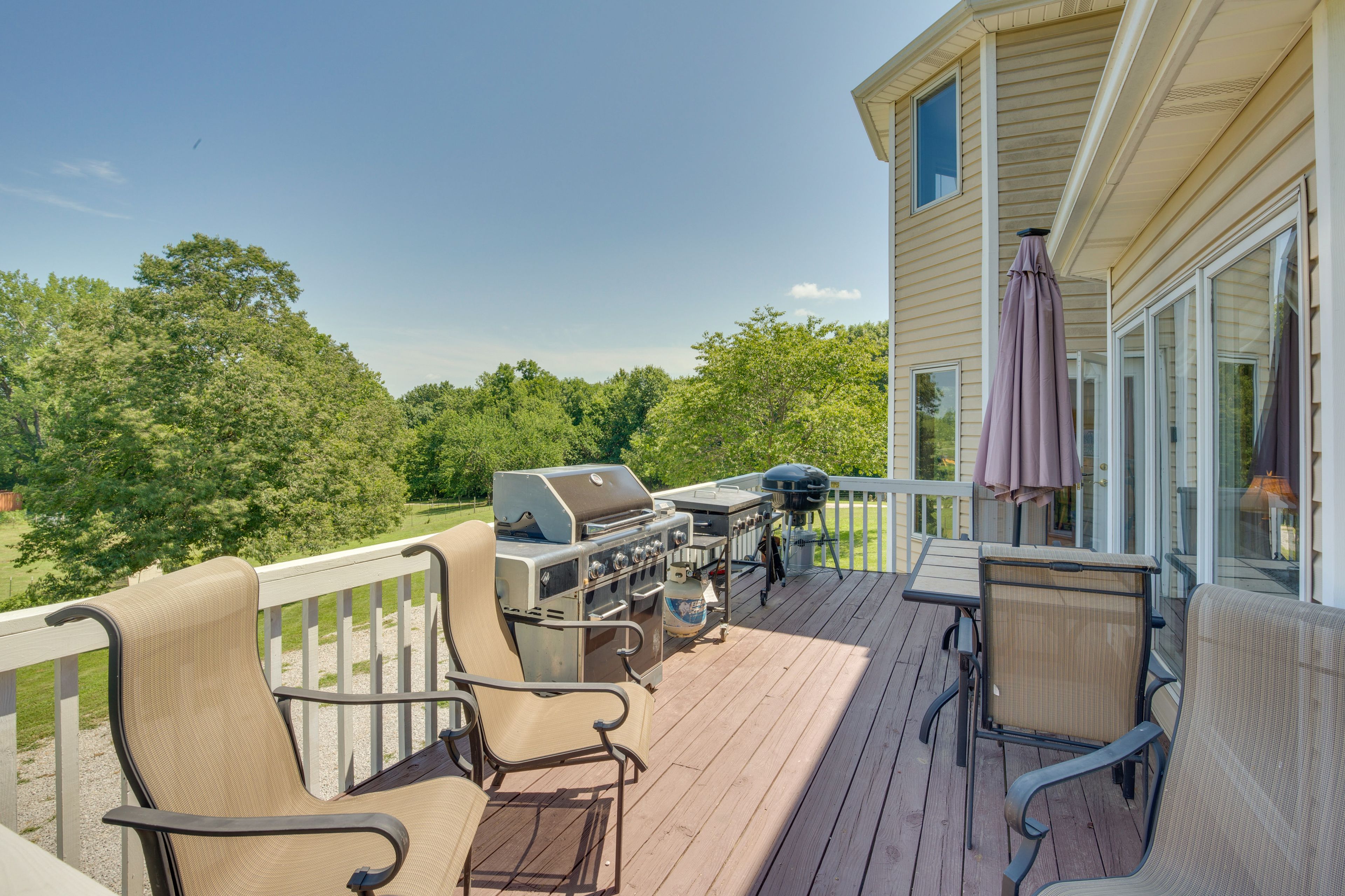 Sibley Vacation Rental | 3BR | 2.5BA | 2,000 Sq Ft | 2 Steps Required to Enter