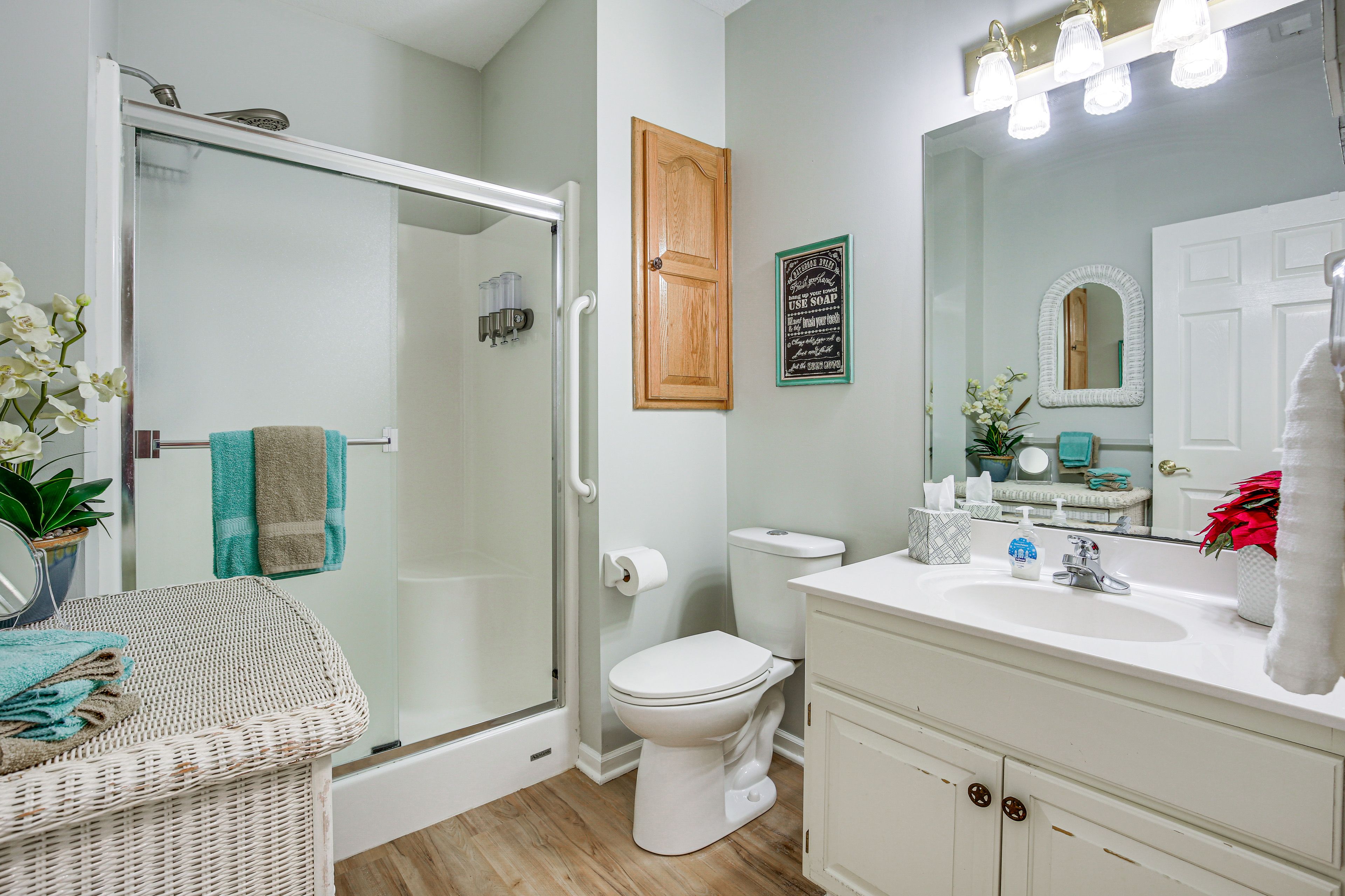 Full Bathroom | Complimentary Toiletries | Hair Dryer