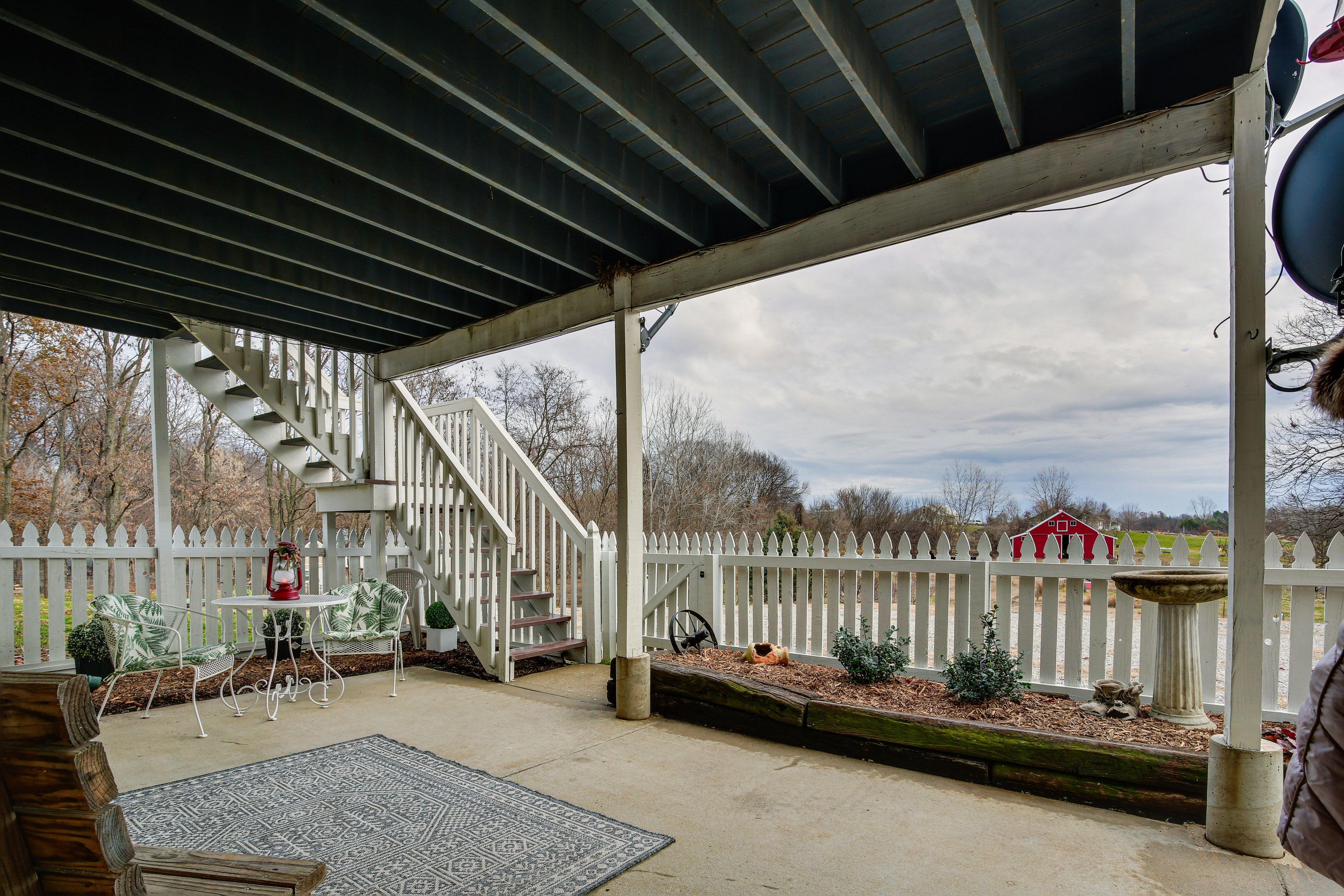 Private Patio | Charcoal Grill