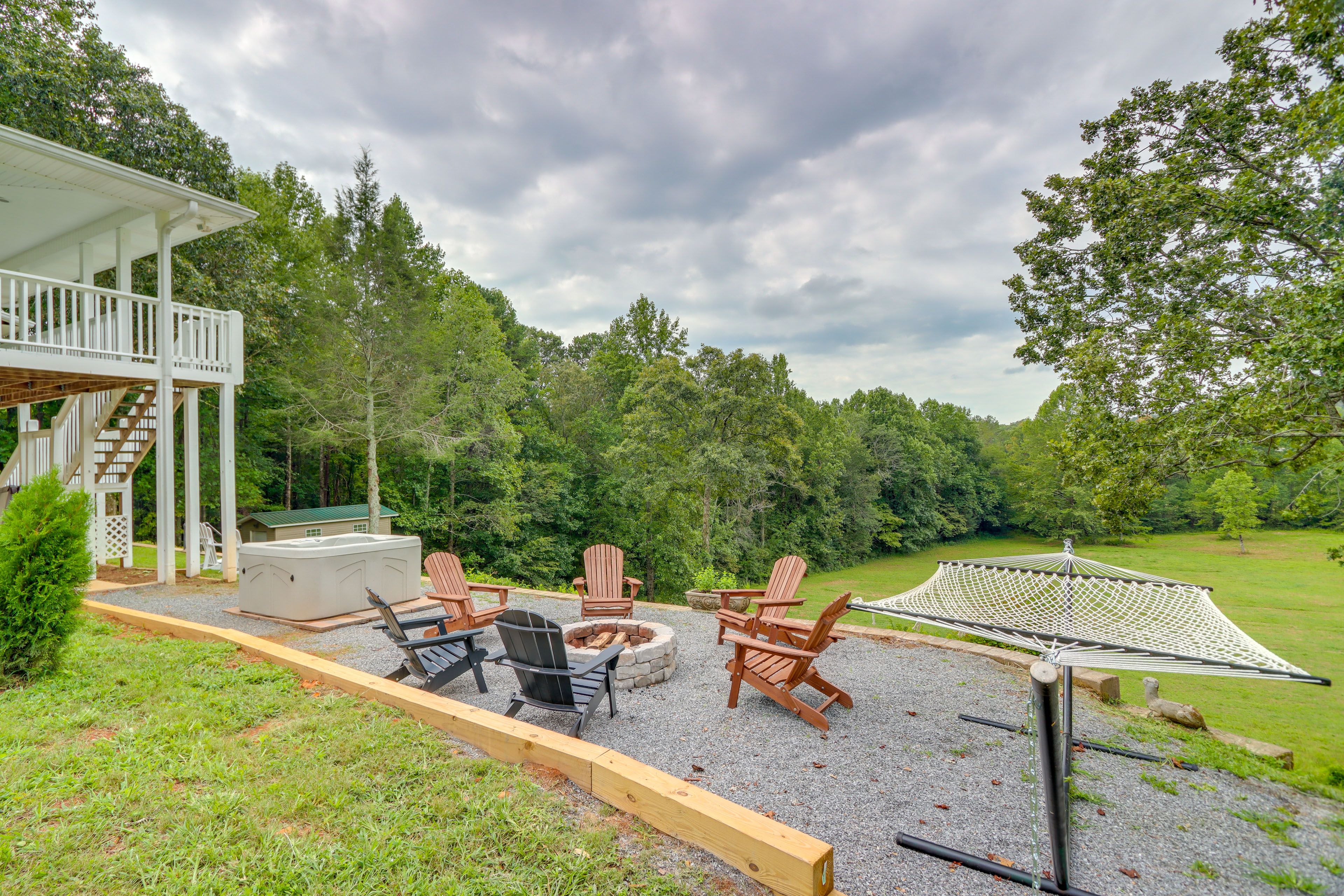 Yard Space | Fire Pit | Hammock | Hot Tub