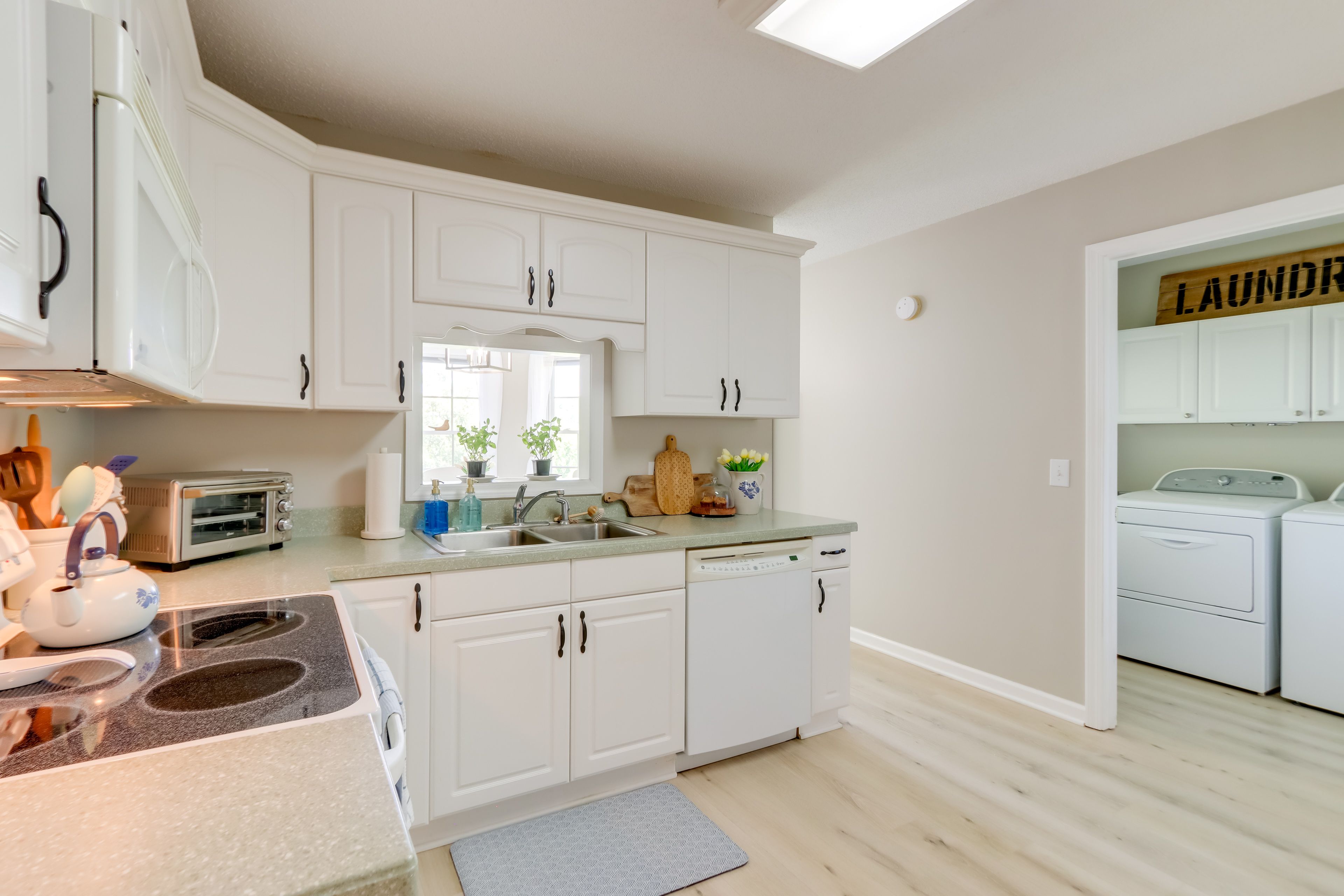 Kitchen | Washer/Dryer