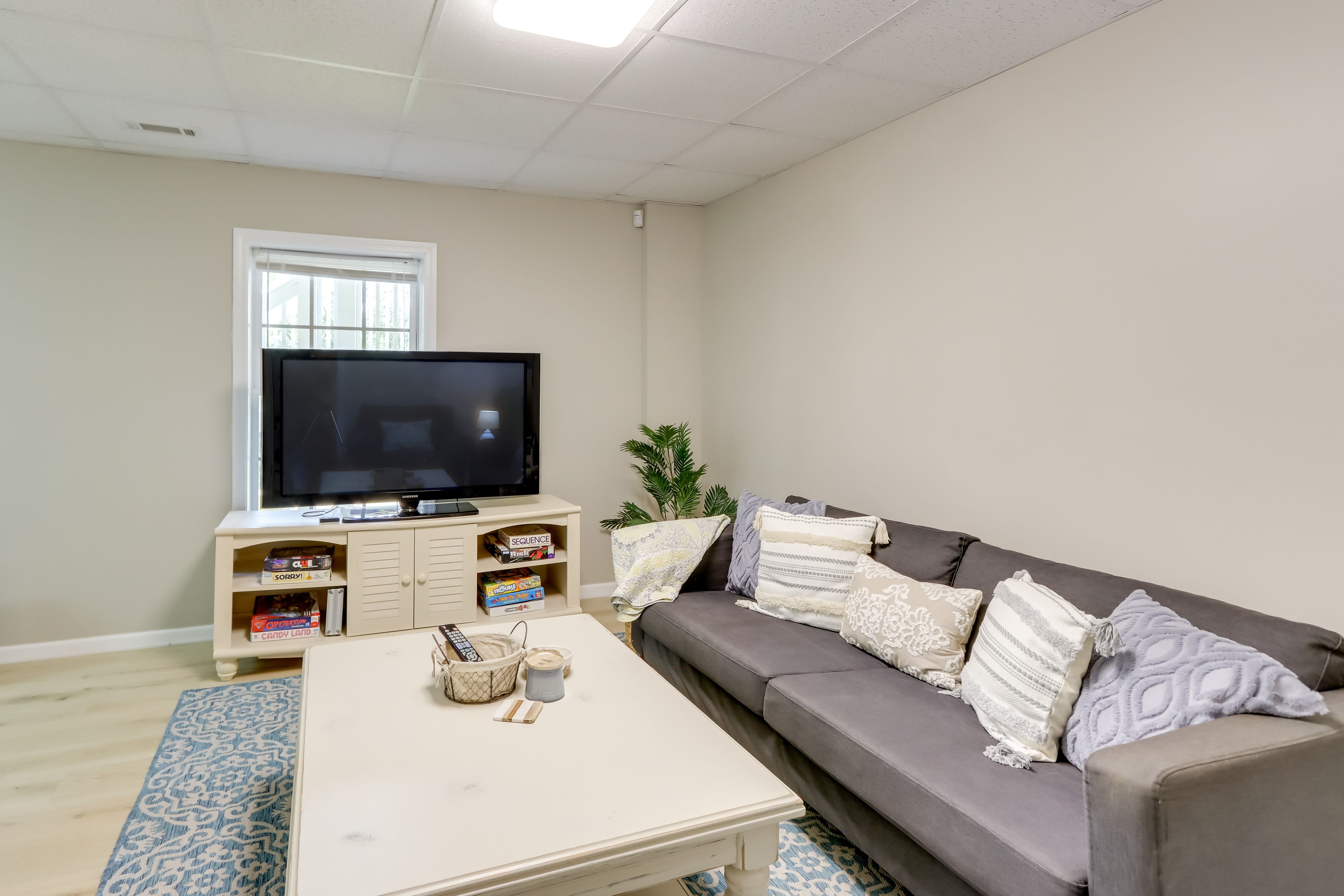 Game Room | Board Games | Pool Table | Tabletop Shuffleboard | Smart TV