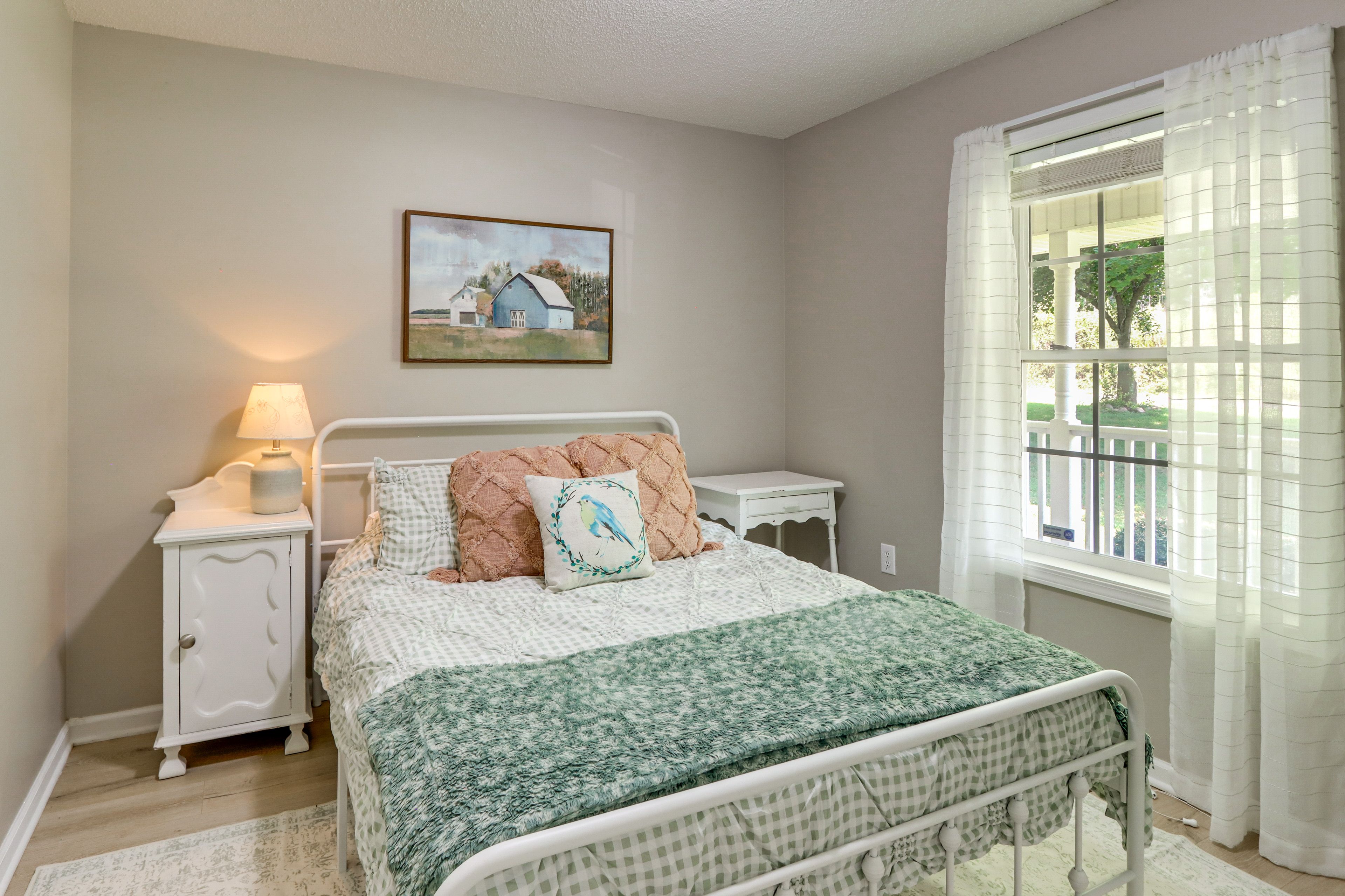 Bedroom 2 | Queen Bed