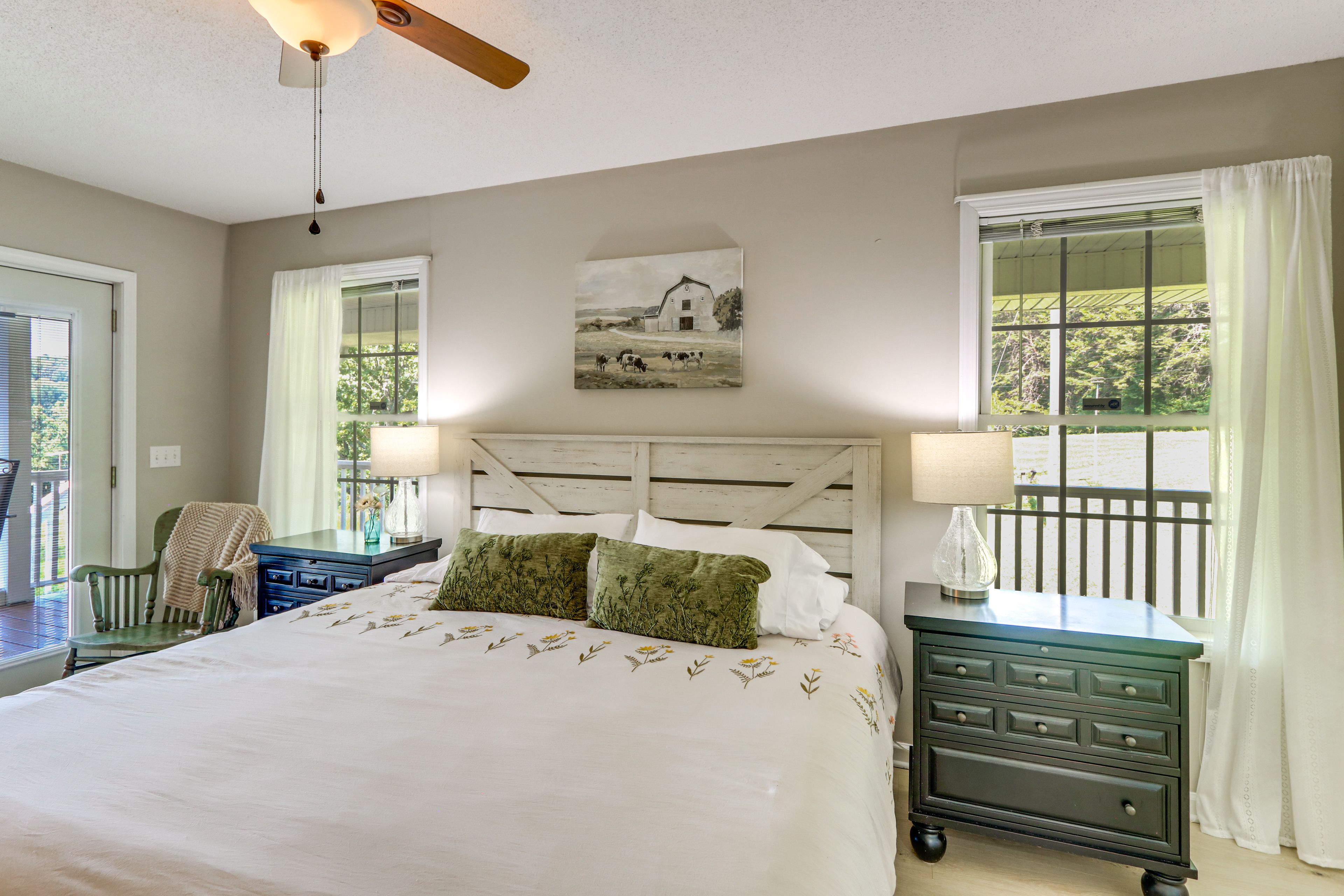 Bedroom 1 | King Bed | En-Suite Bathroom