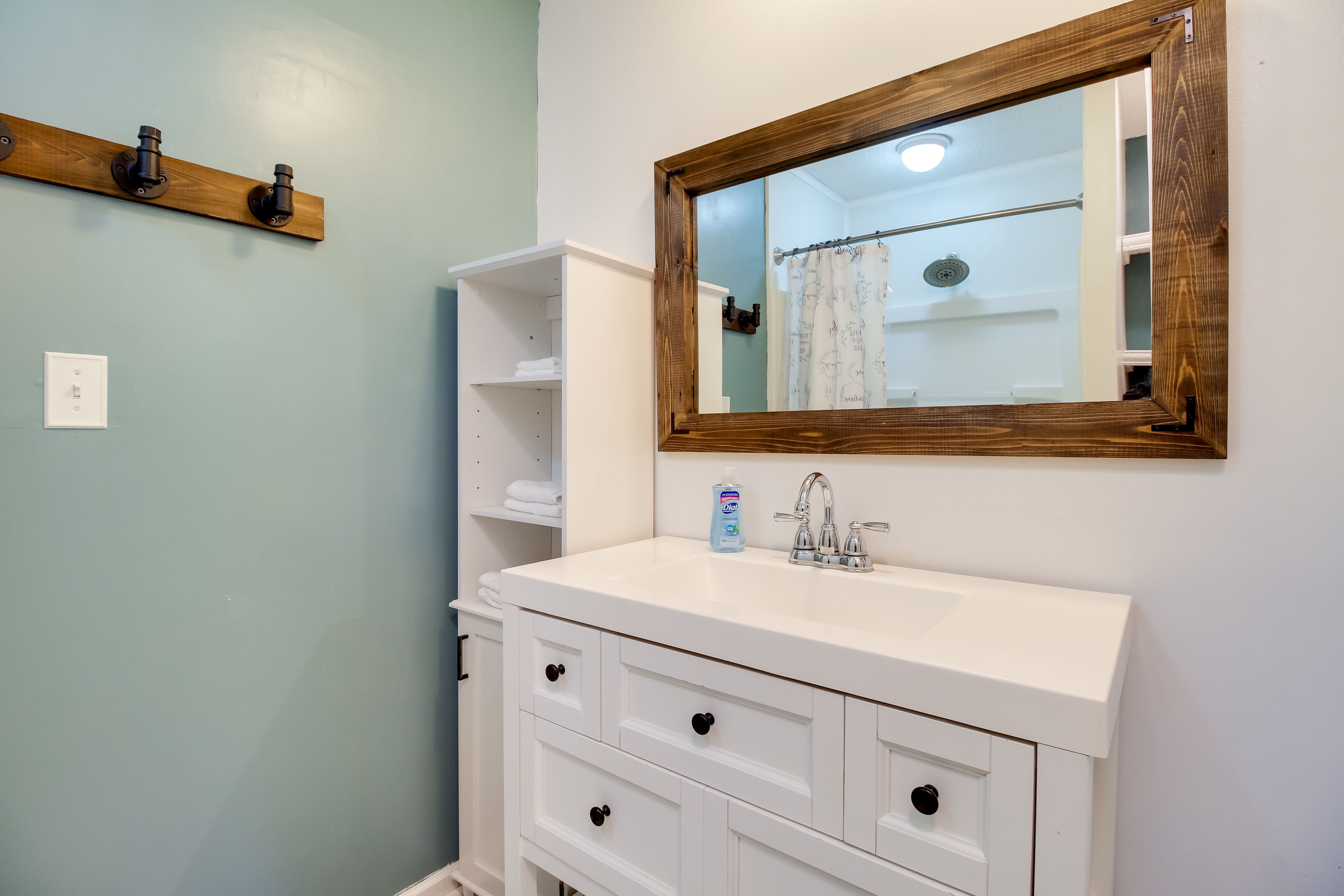 Full Bathroom | Complimentary Toiletries