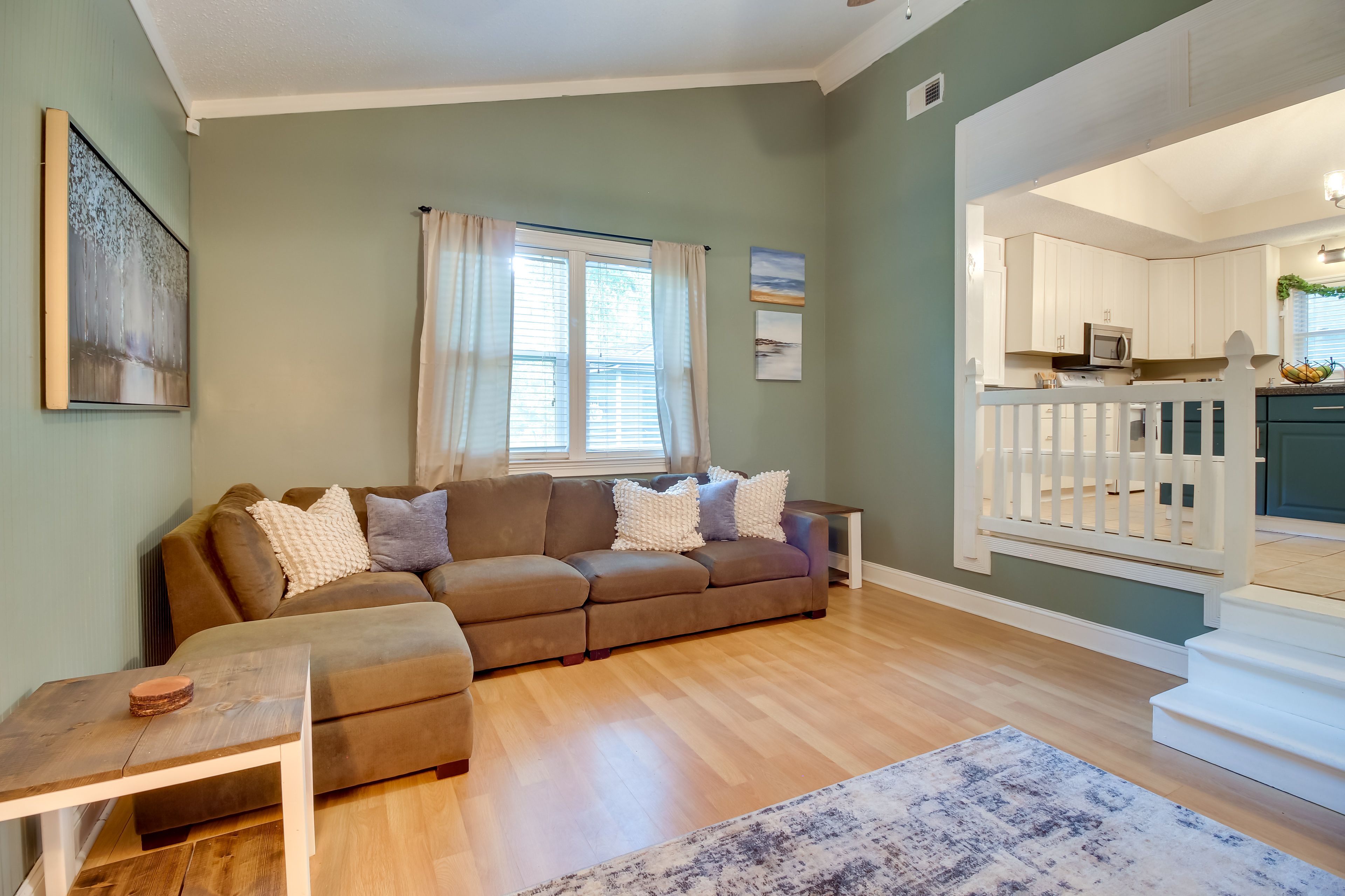 Living Room | Central Air Conditioning | Smart TV