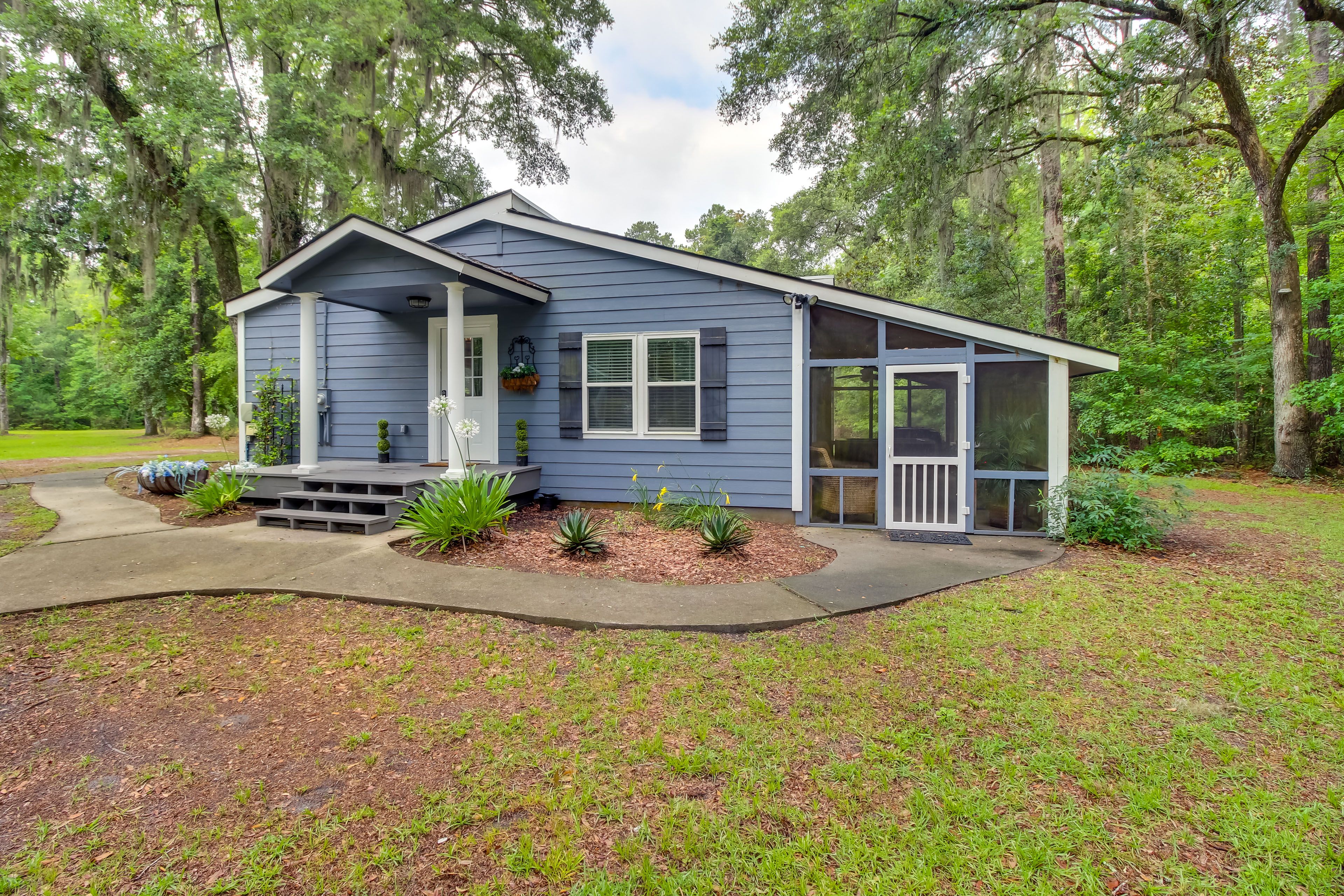 Guyton Vacation Rental | 3BR | 2BA | 1,525 Sq Ft | Stairs Required