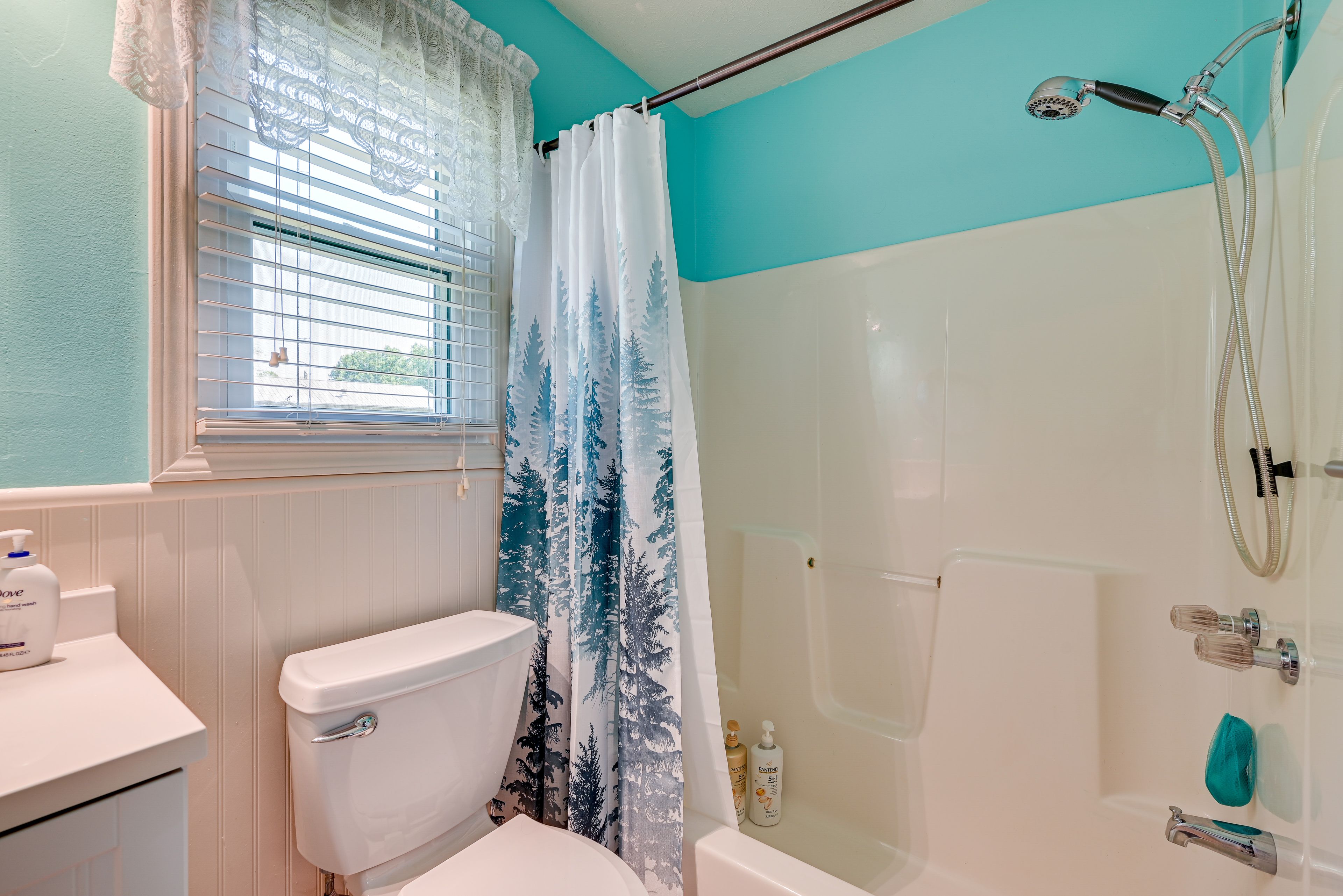 En-Suite Bathroom | Complimentary Toiletries