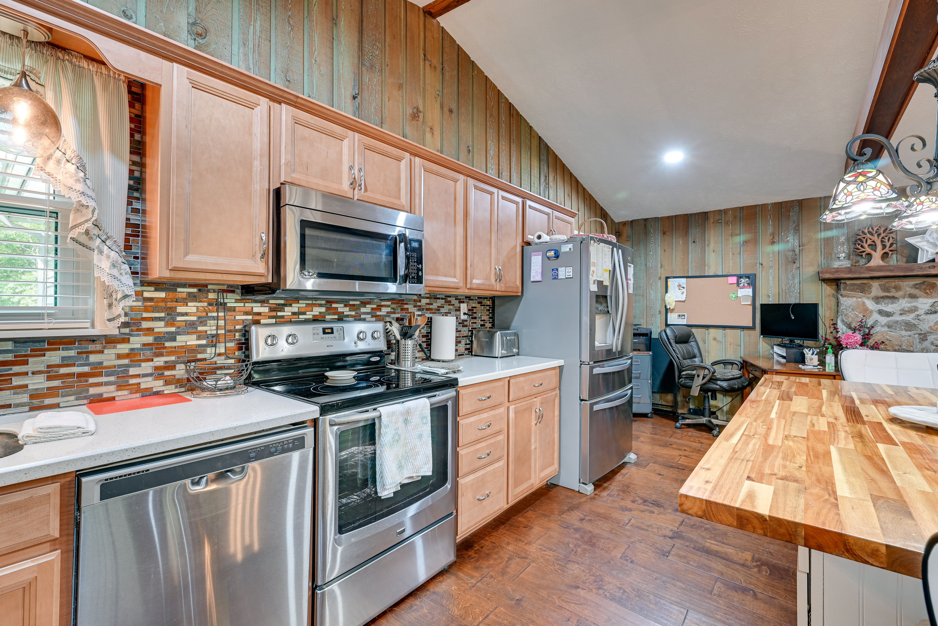 Kitchen | Equipped w/ Cooking Essentials