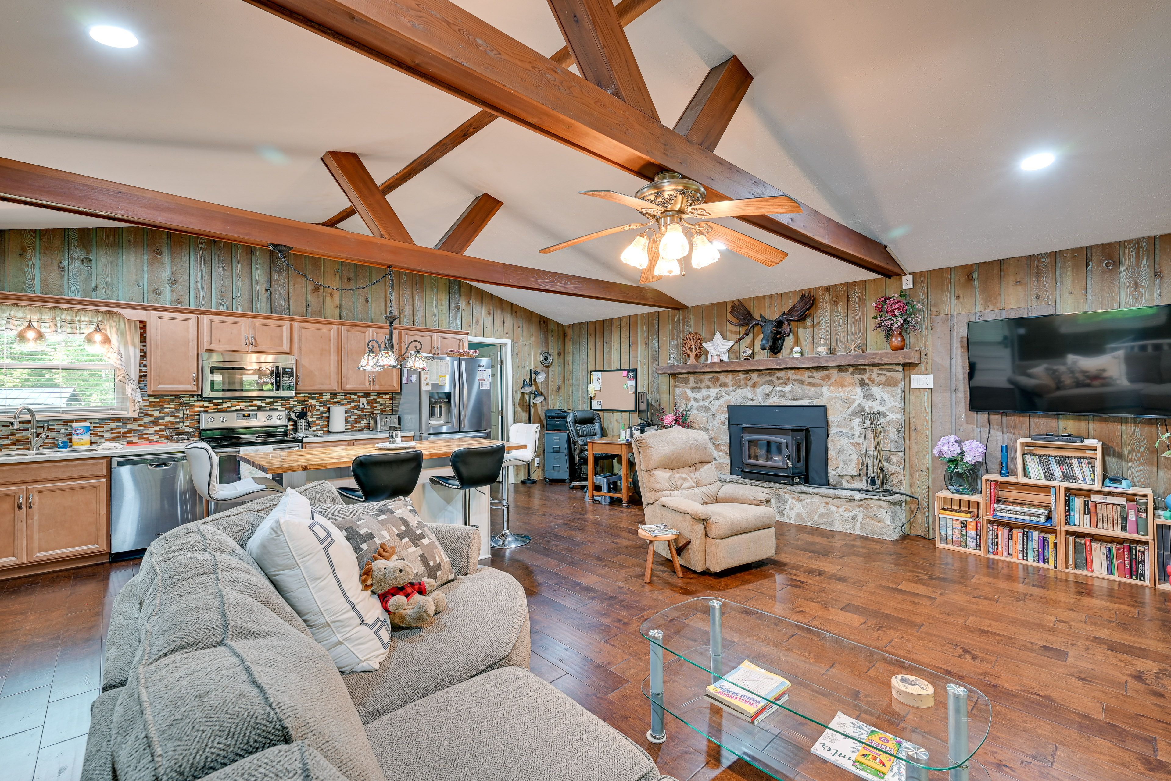 Russell Springs Vacation Rental | 3BR | 2BA | 1,256 Sq Ft | Stairs Required
