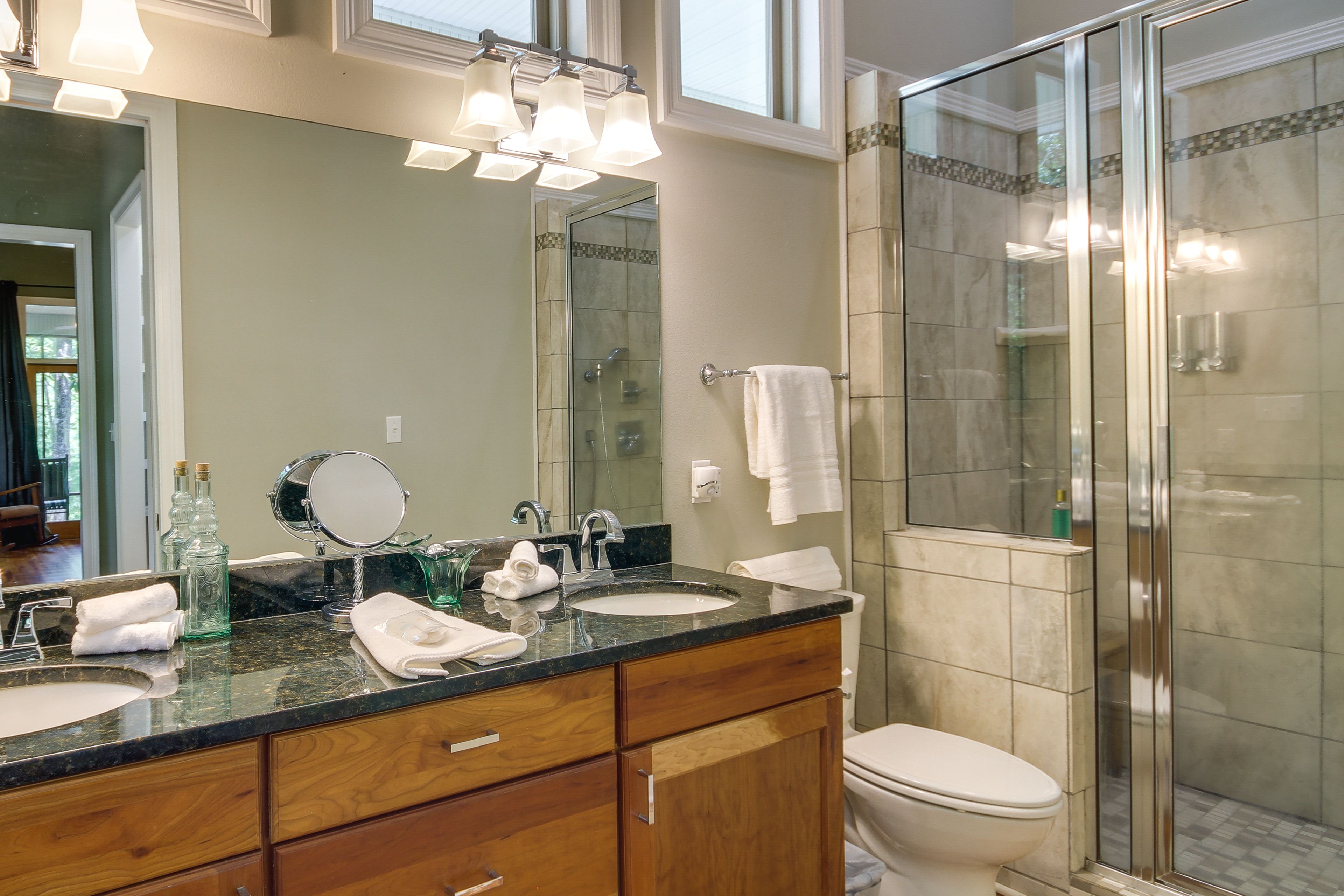 Bathroom | Complimentary Toiletries | Towels Provided