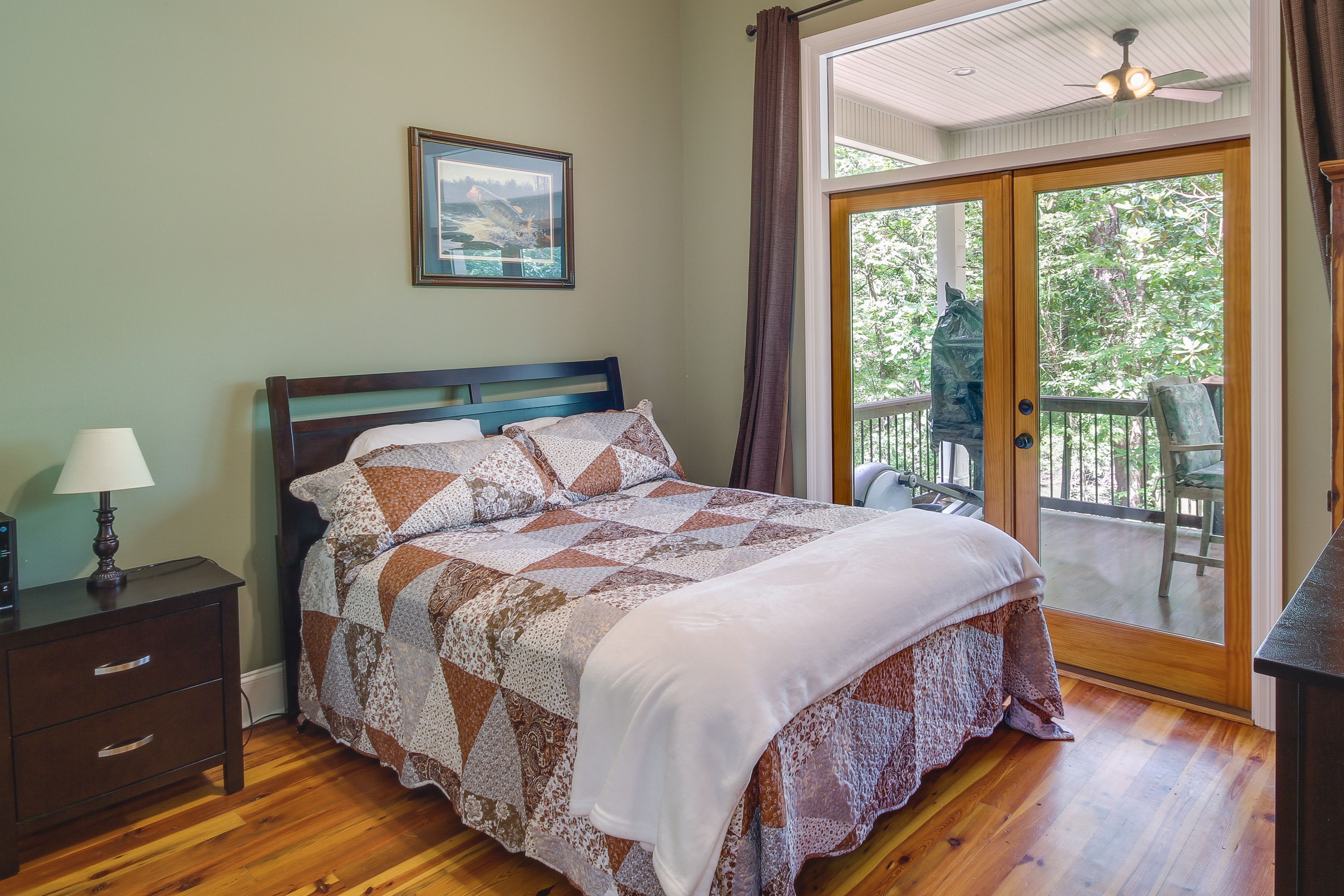 Bedroom 2 | Queen Bed