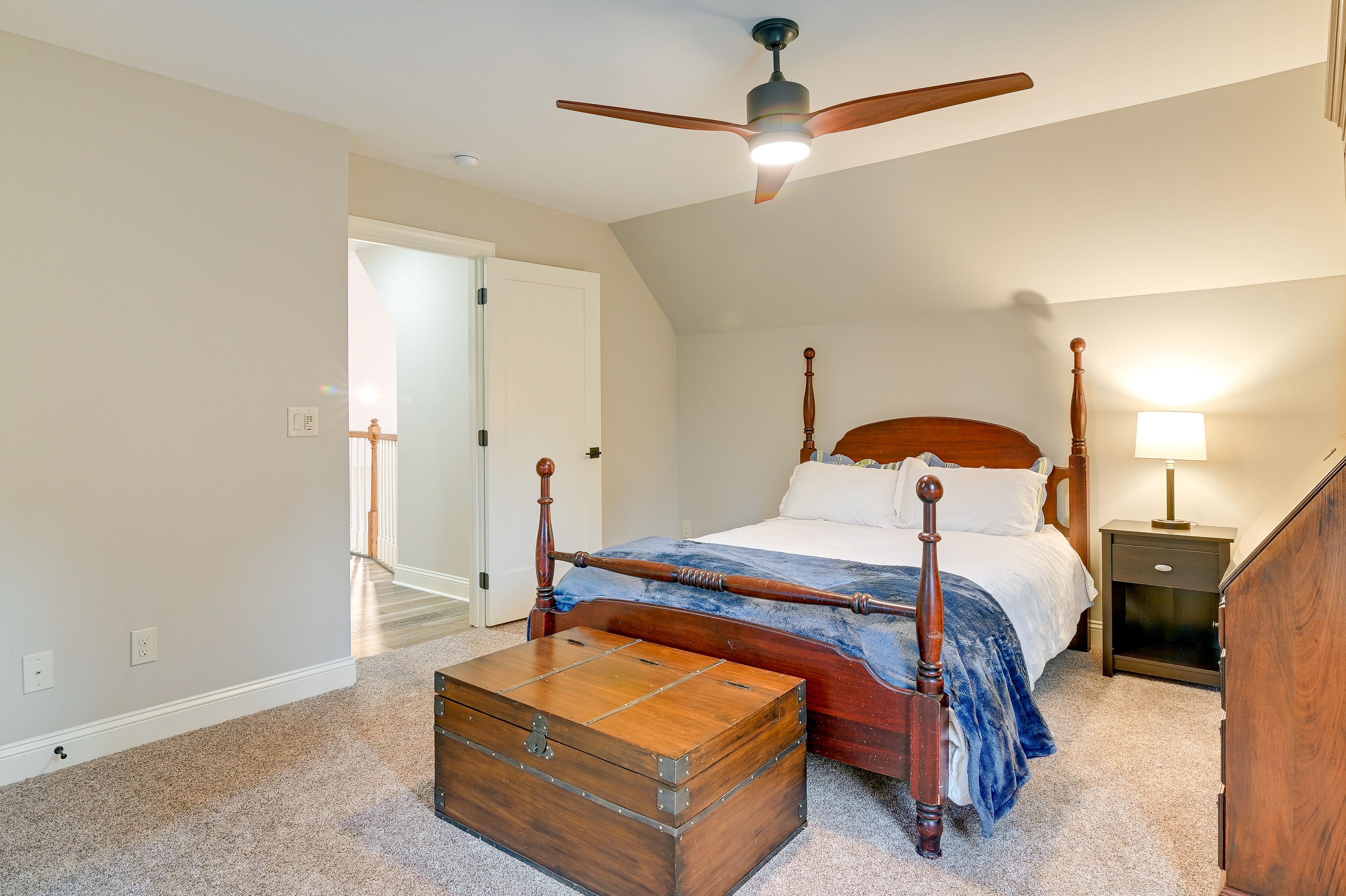 Bedroom 2 | Queen Bed