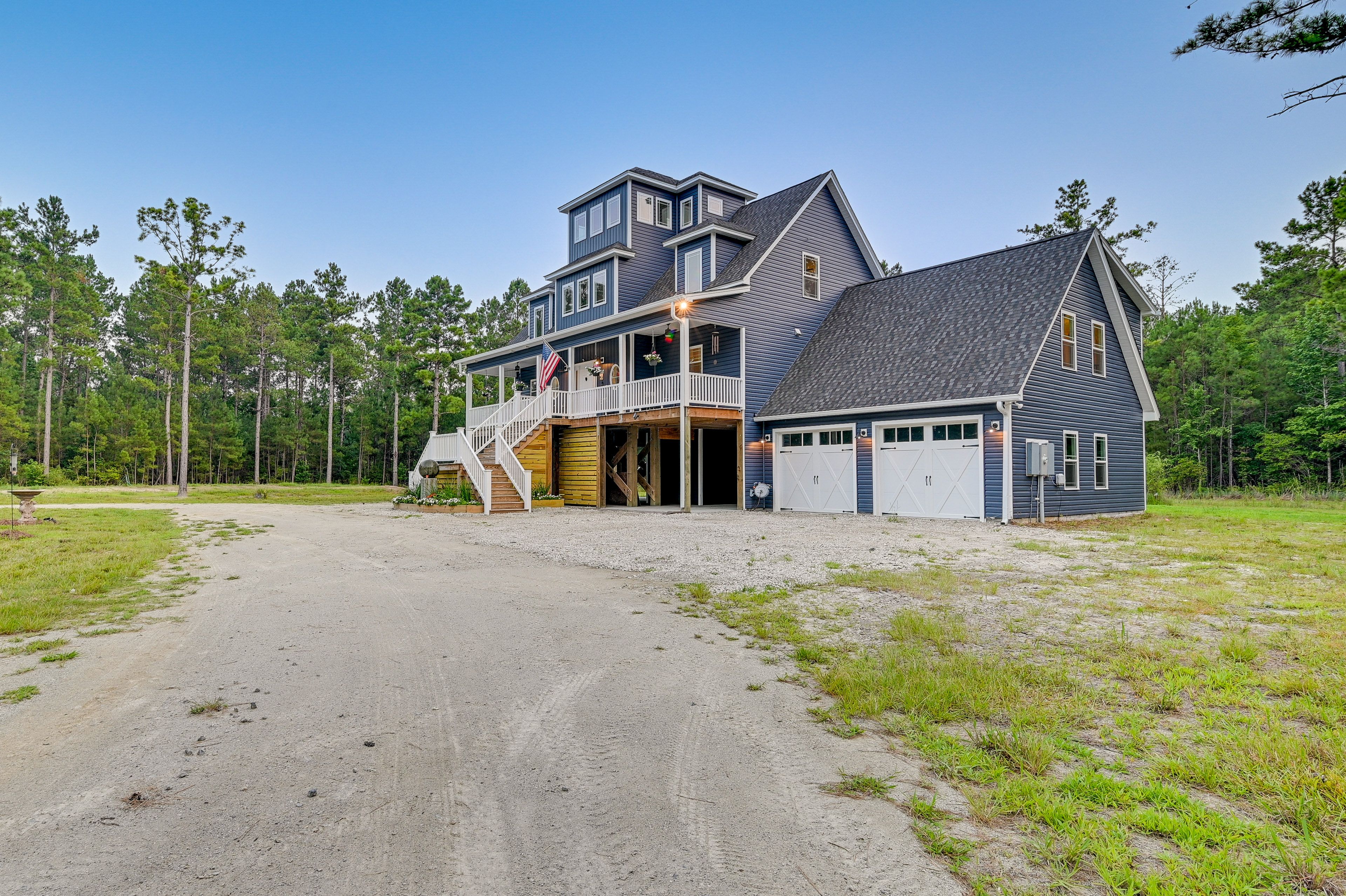 Covered Parking (4 Vehicles) | Driveway (4 Vehicles) | RV/Trailer Parking