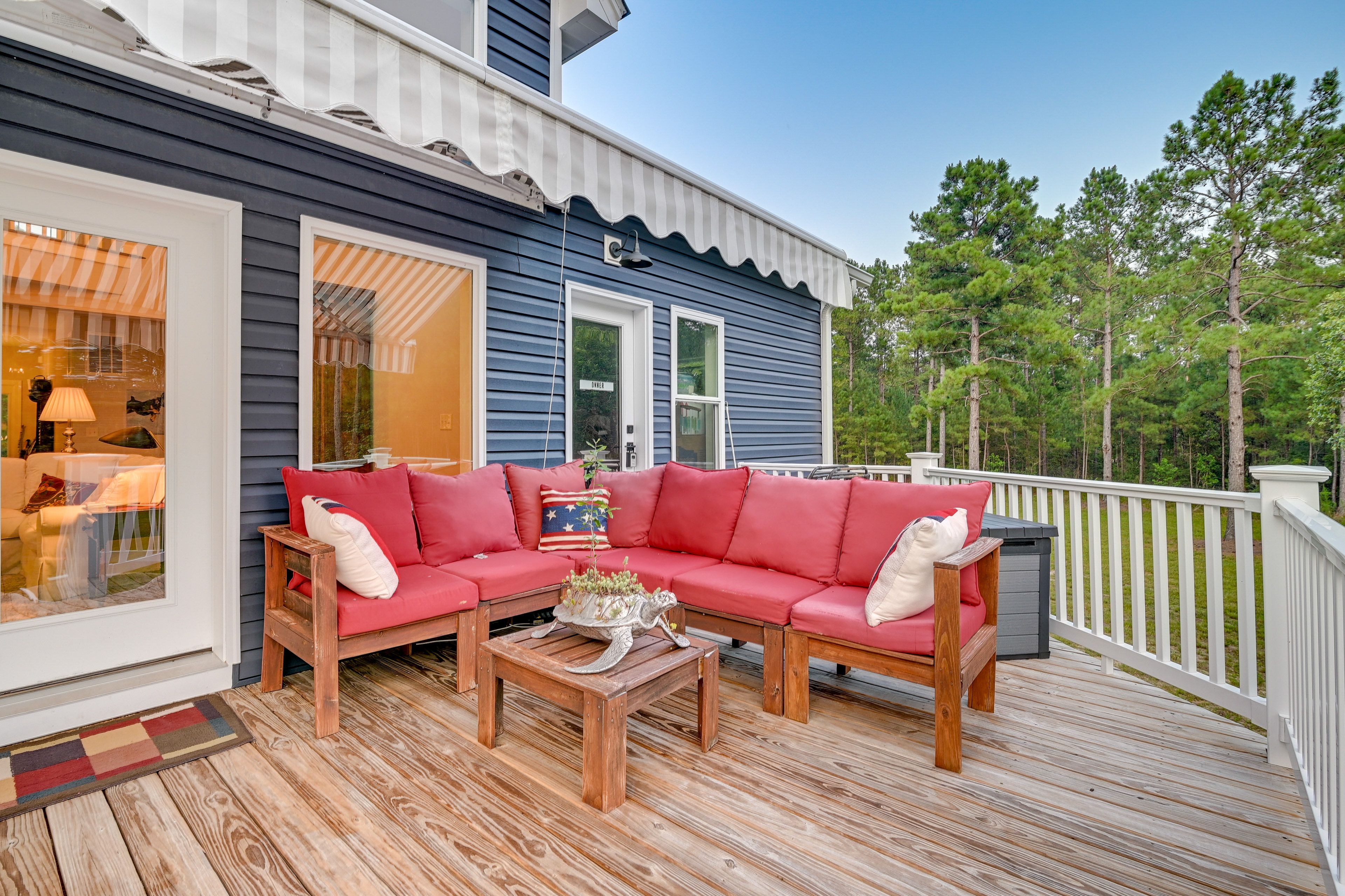 Deck | Outdoor Seating | Gas Grill