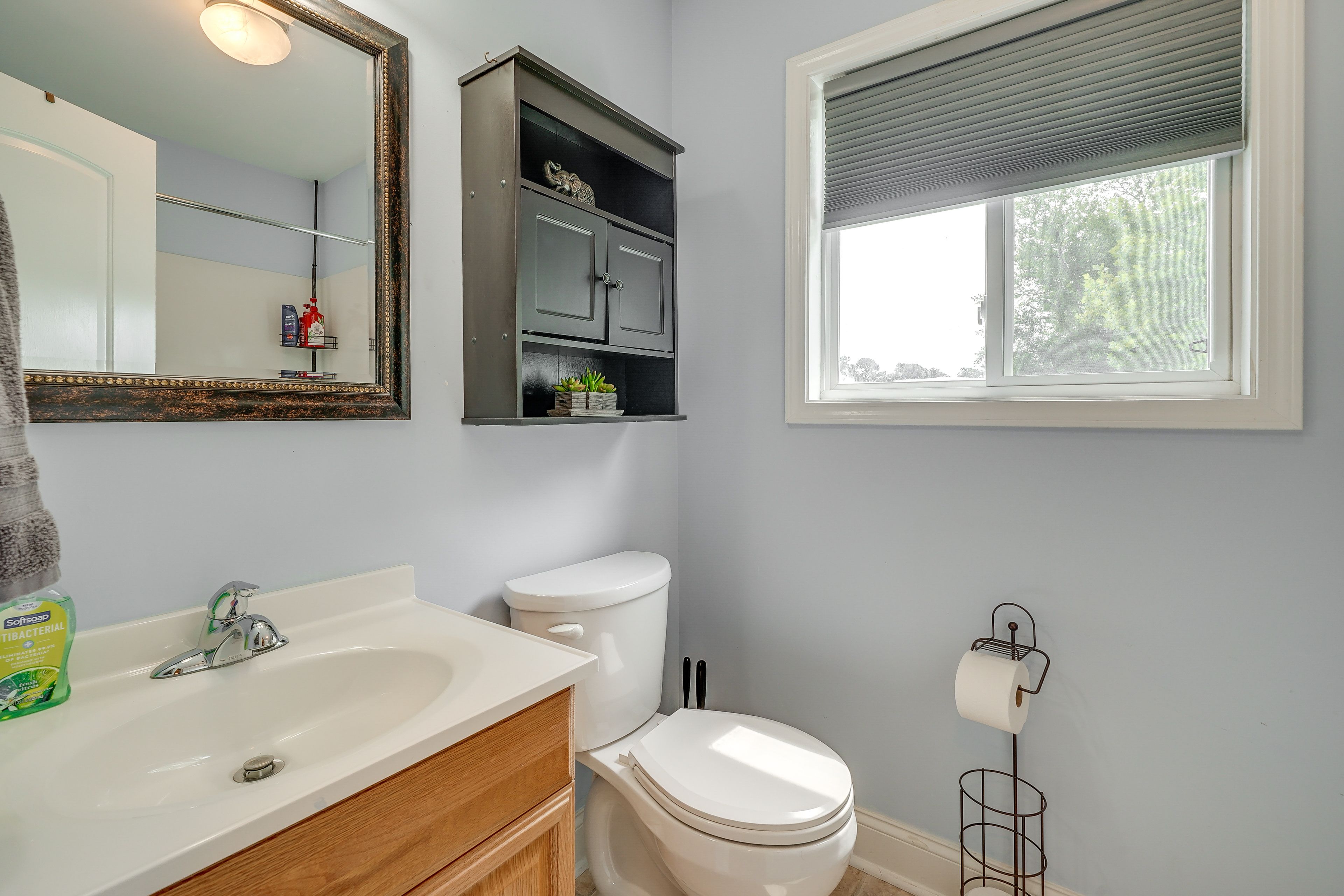 Full Bathroom | Shower | Towels Provided