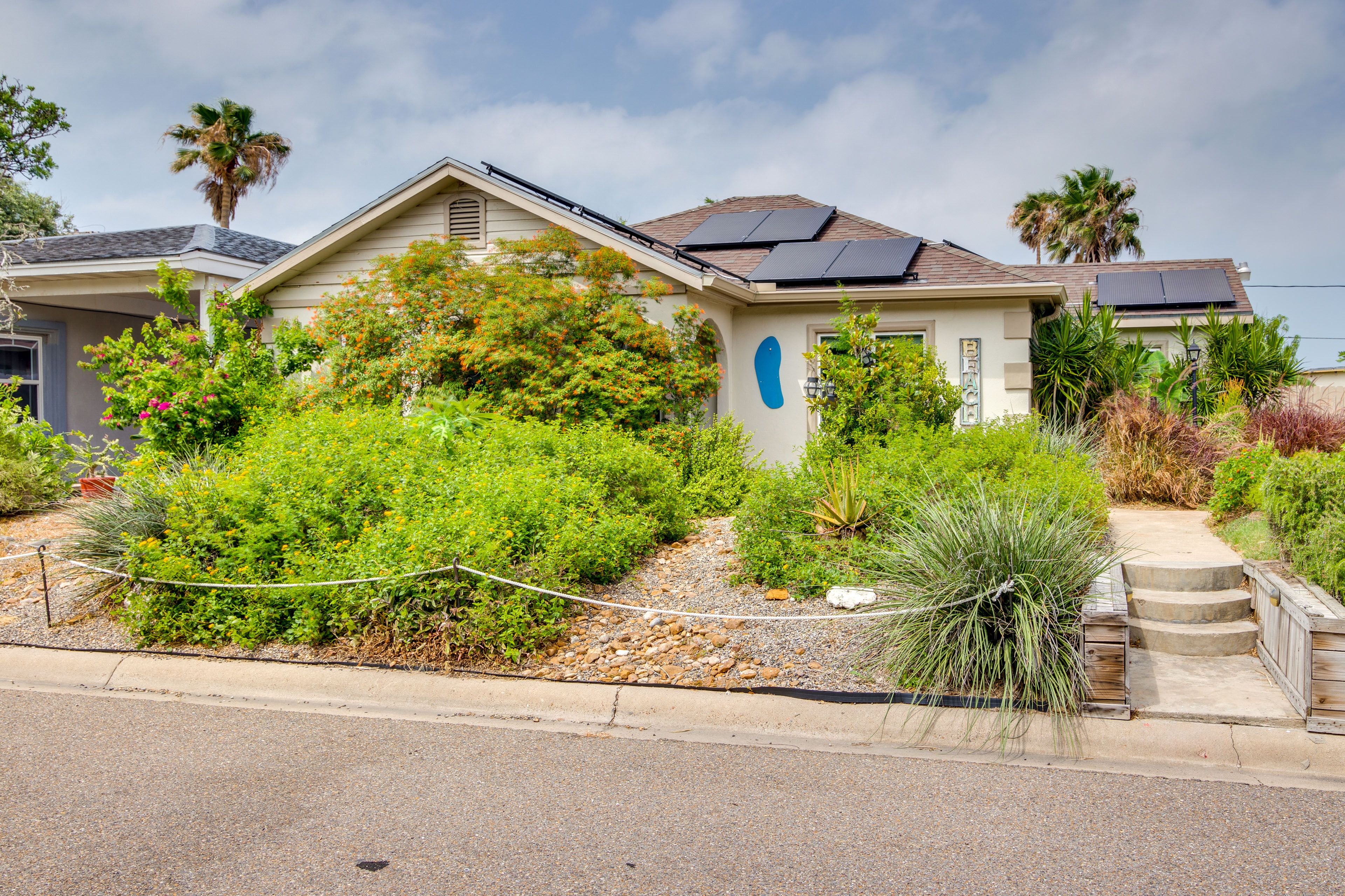 Parking | Driveway (2 Vehicles) | Free Street Parking | RV/Trailers Allowed